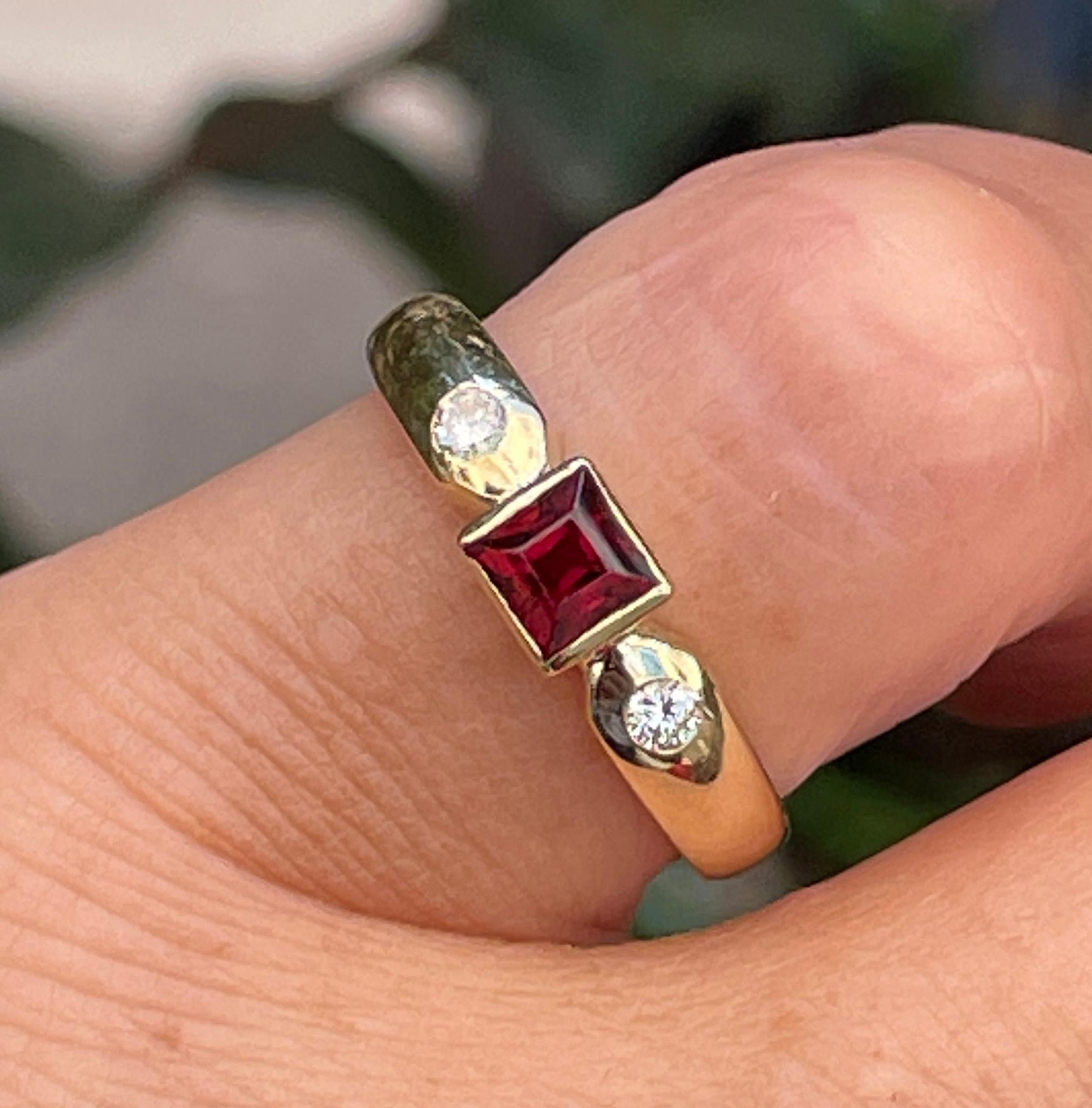 Vintage 0.75ct Natural Square Red Garnet and Diamond  14K Gold Ring 4