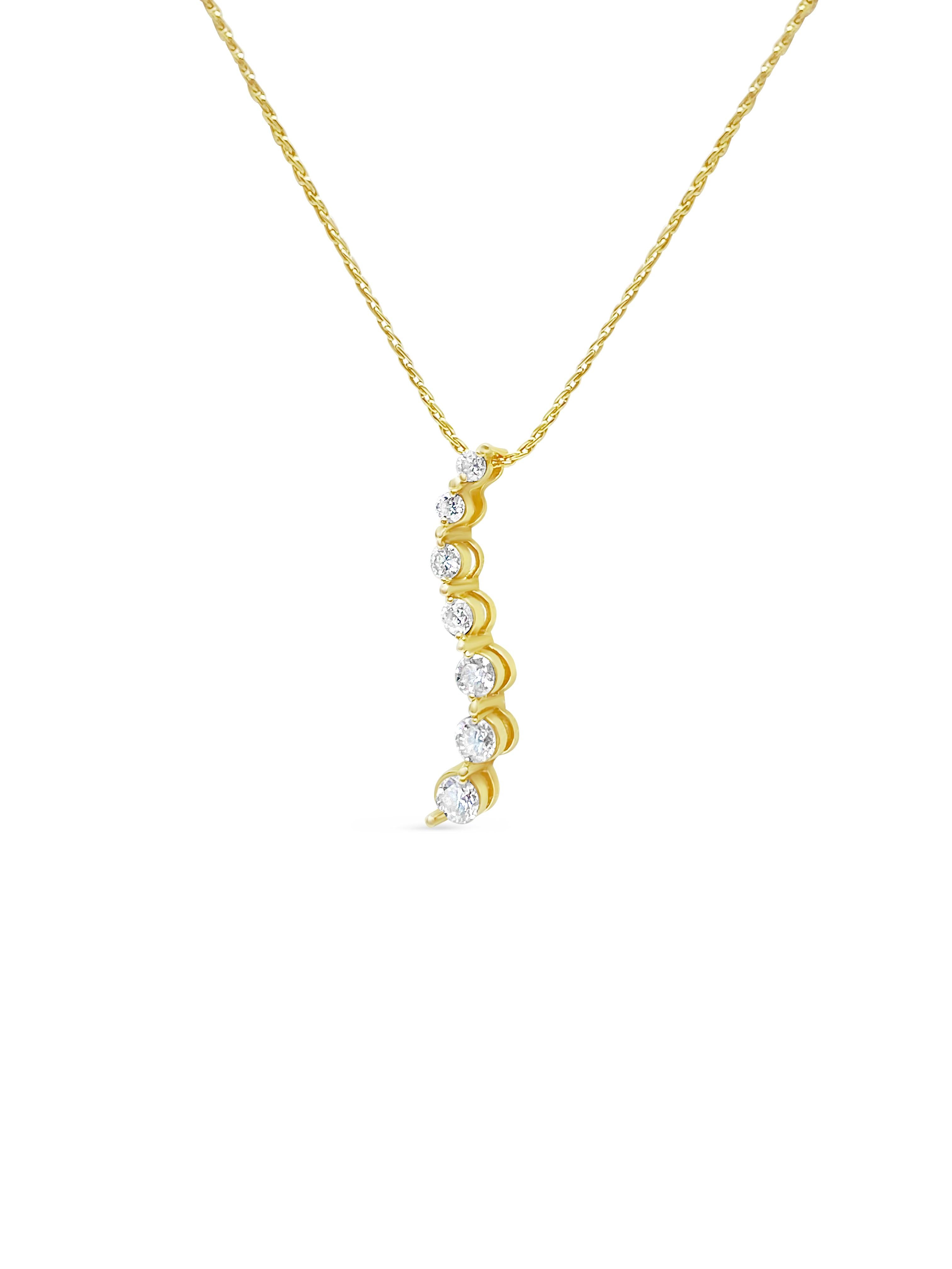 Vintage 0.80 Carat Diamond Pendant Necklace For Her In Excellent Condition For Sale In Miami, FL