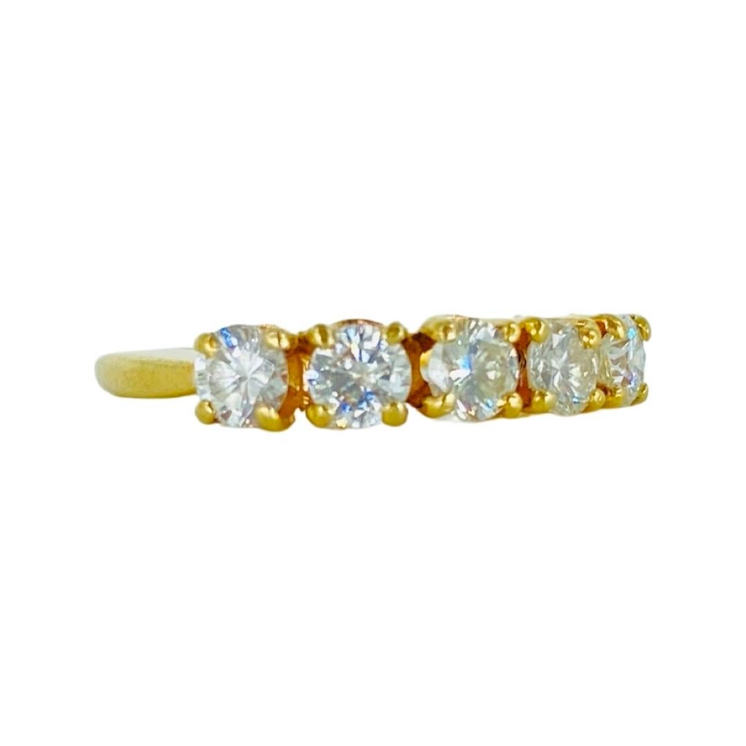 Vintage 0.80 Carat Diamonds 5-Stone Ring 14k Gold Excellent état - En vente à Miami, FL