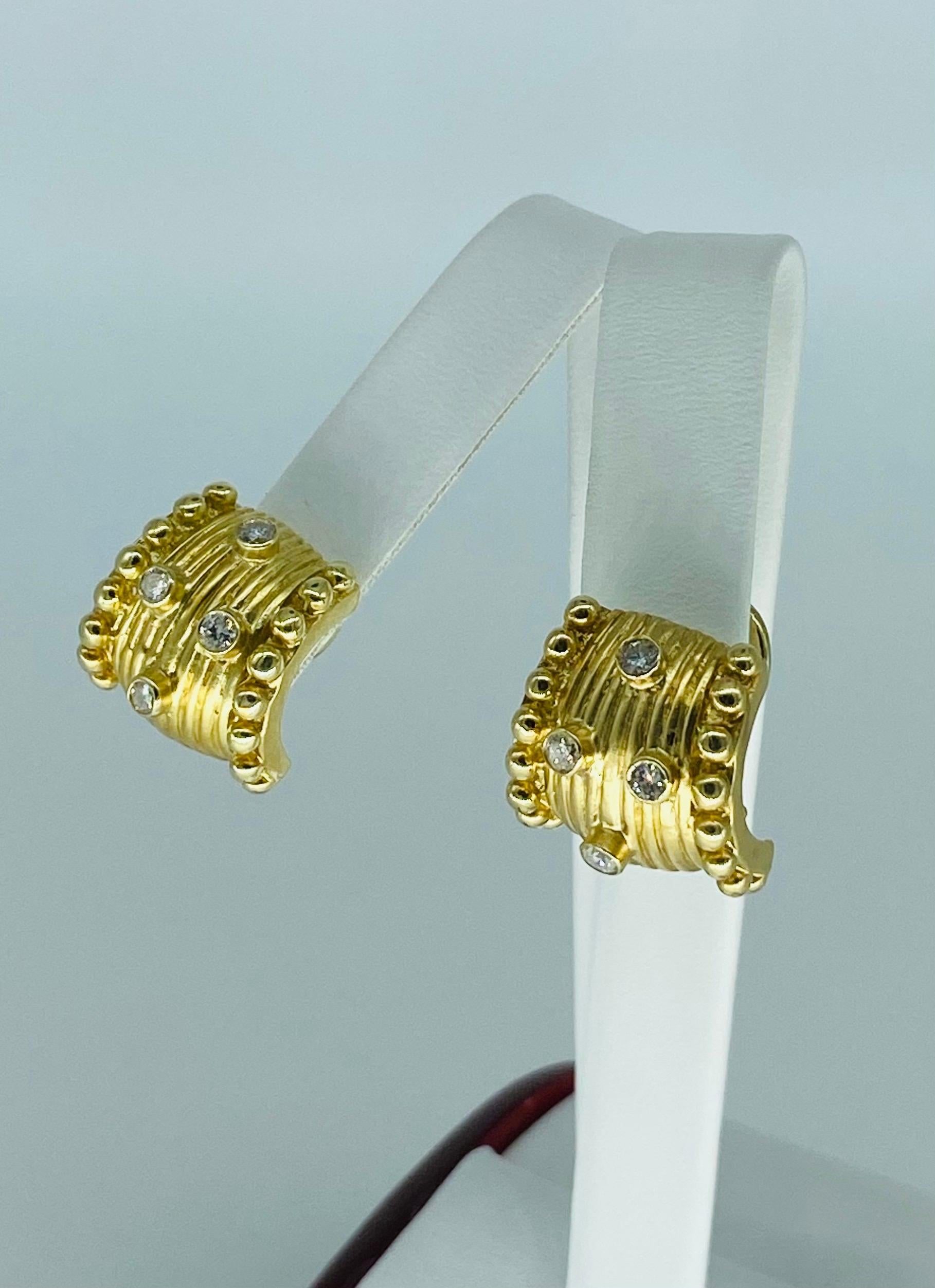 Vintage 0.80 Carat Large Diamonds Clip Earrings 14k Yellow Gold. The earrings feature a total of 8 diamonds approx weight in total of 0.80 carat. White diamonds very high quality with bezel cup settings hand carved gold design earrings. The earrings