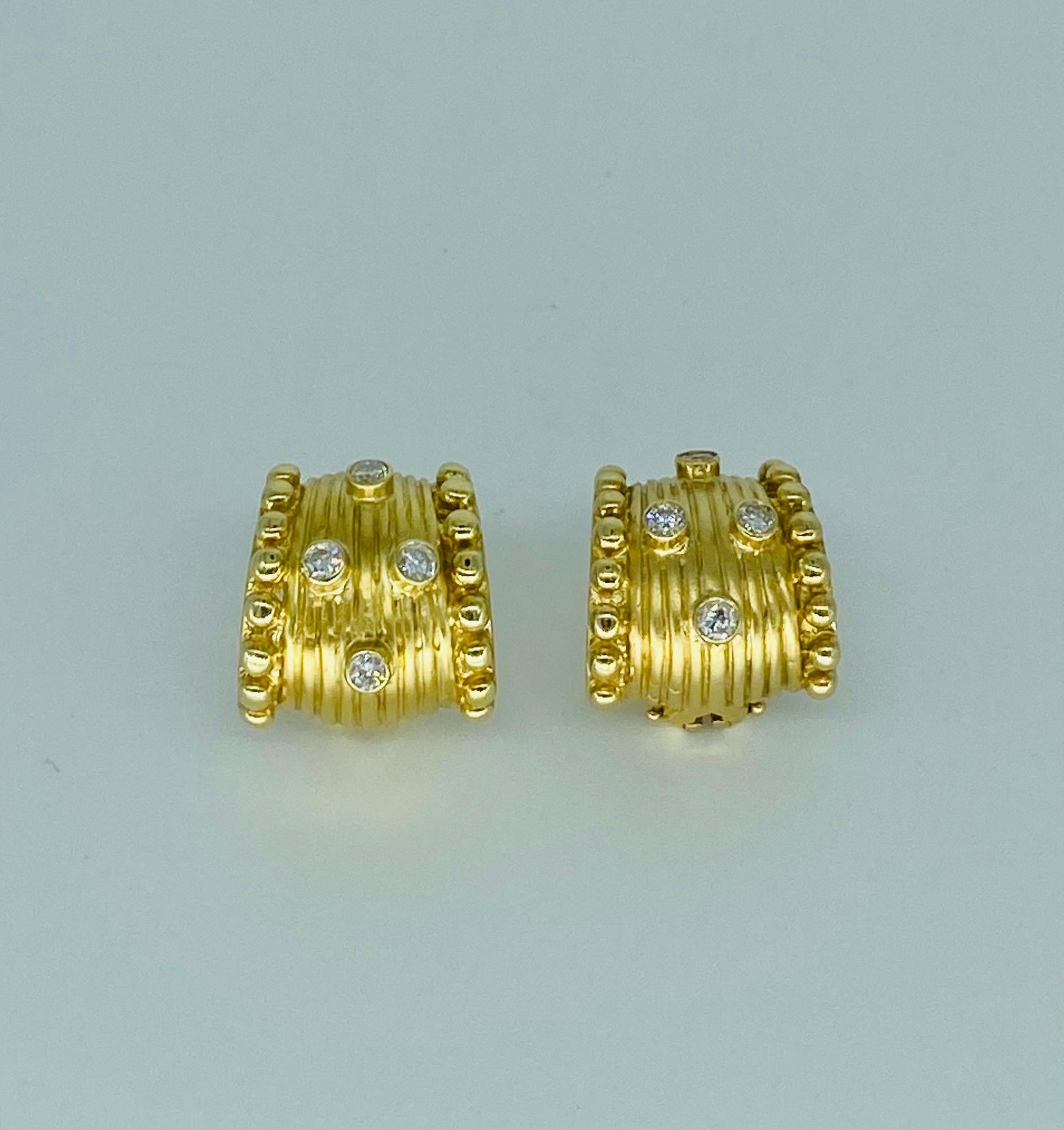Femenino o masculino Pendientes de clip vintage con diamantes grandes de 0,80 quilates y oro amarillo de 14k en venta