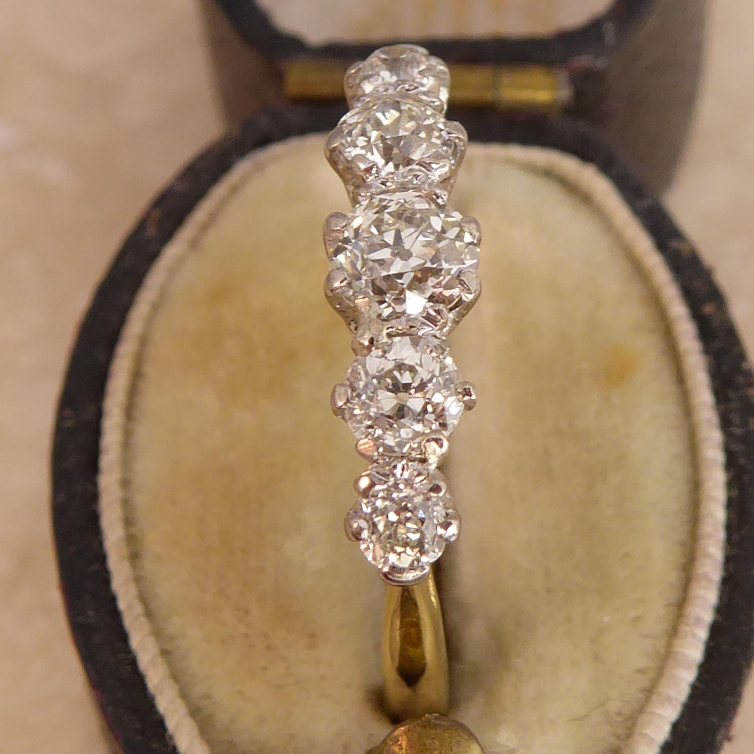 Vintage 0::80 Karat Old Cut Diamant Fünf-Stein-Ring:: Gelbgold Band für Damen oder Herren