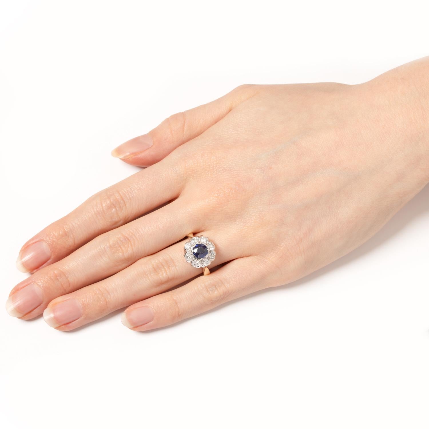 Vintage 0.80ct Sapphire and Diamond Cluster Ring, c.1950s en vente 1