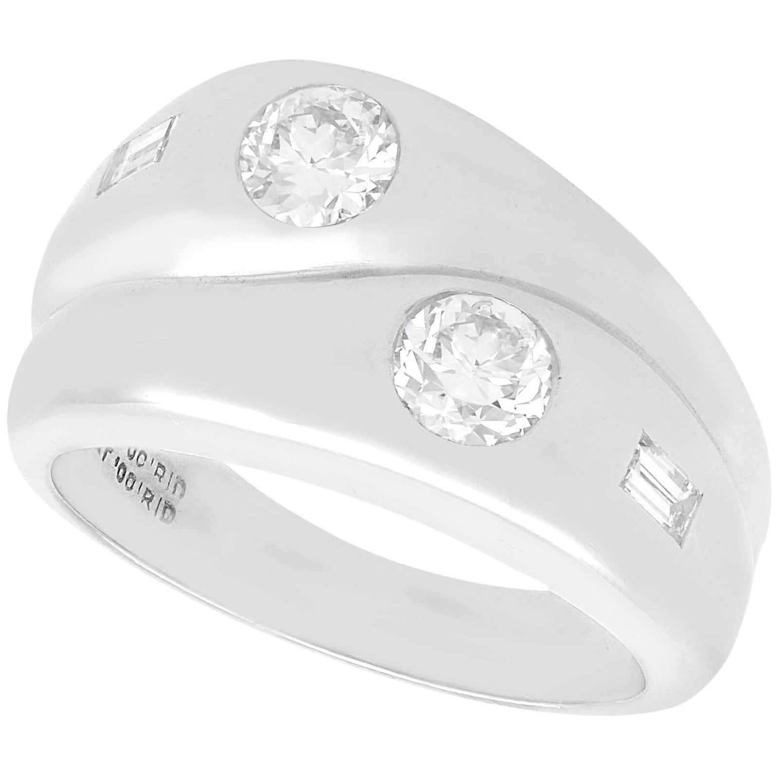 Anello da cocktail vintage con diamante e platino da 0,81 carati in vendita