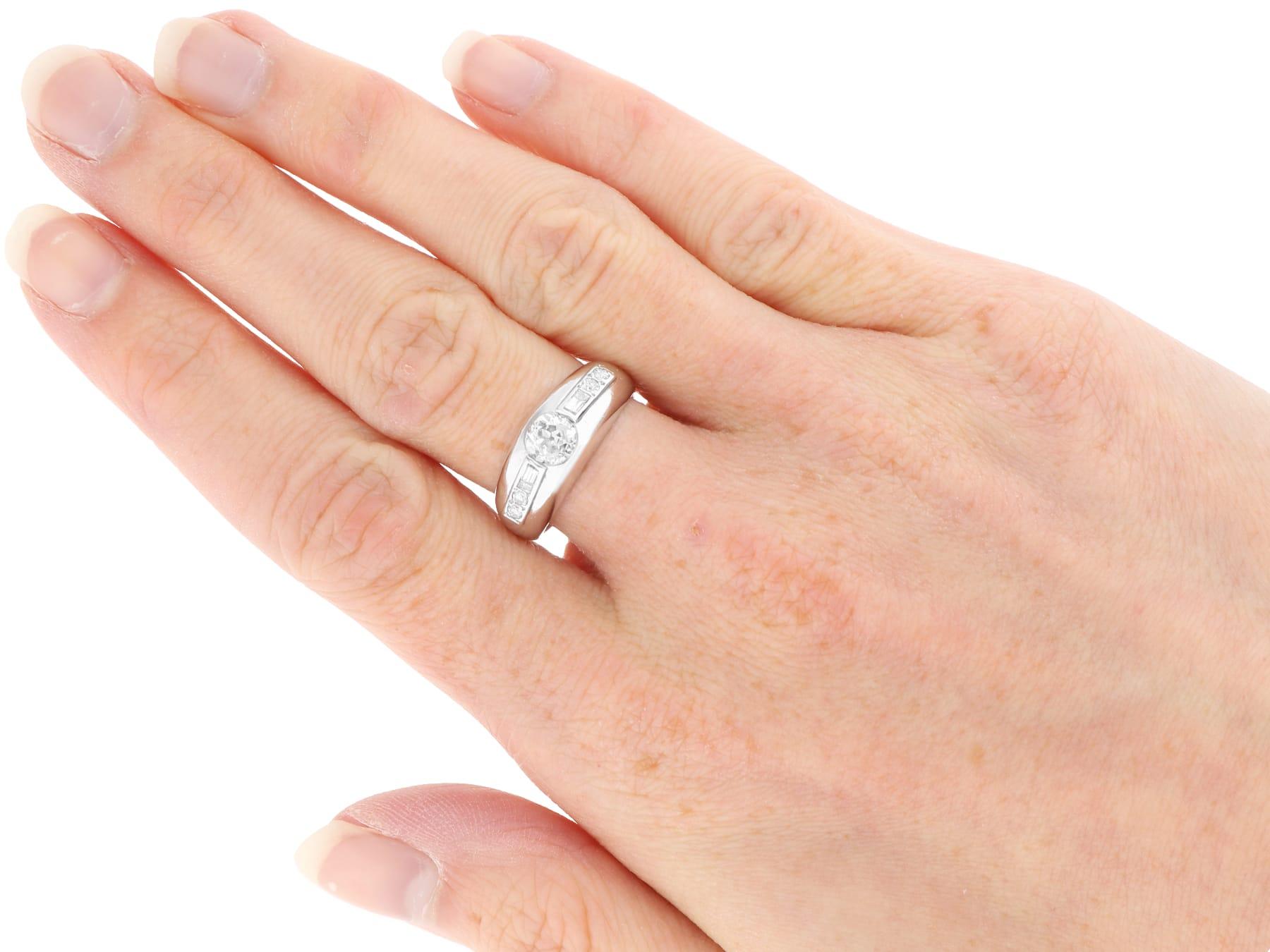 Women's or Men's Vintage 0.82 Carat Diamond and Platinum Ring Circa 1940 For Sale