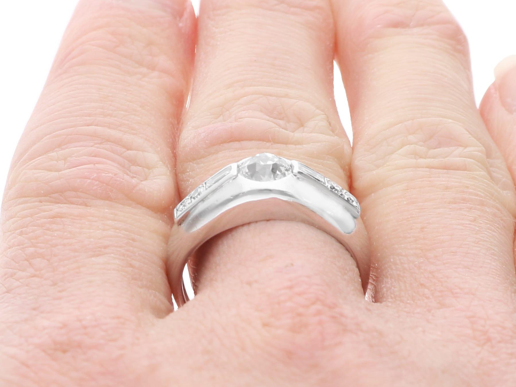 Vintage 0.82 Carat Diamond and Platinum Ring Circa 1940 For Sale 2