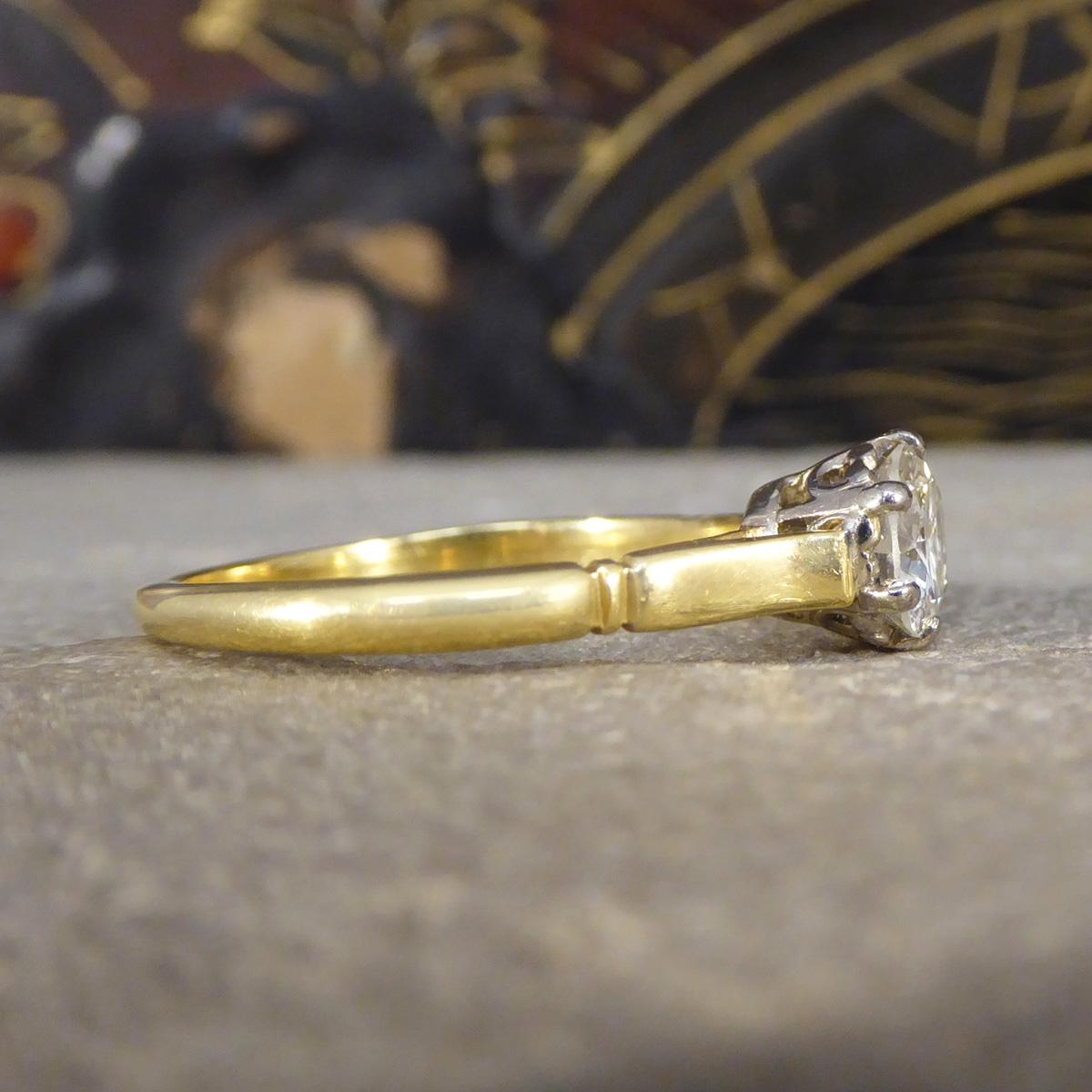 Rétro Bague solitaire vintage en or jaune 18 carats avec diamants 0,82 carat en vente