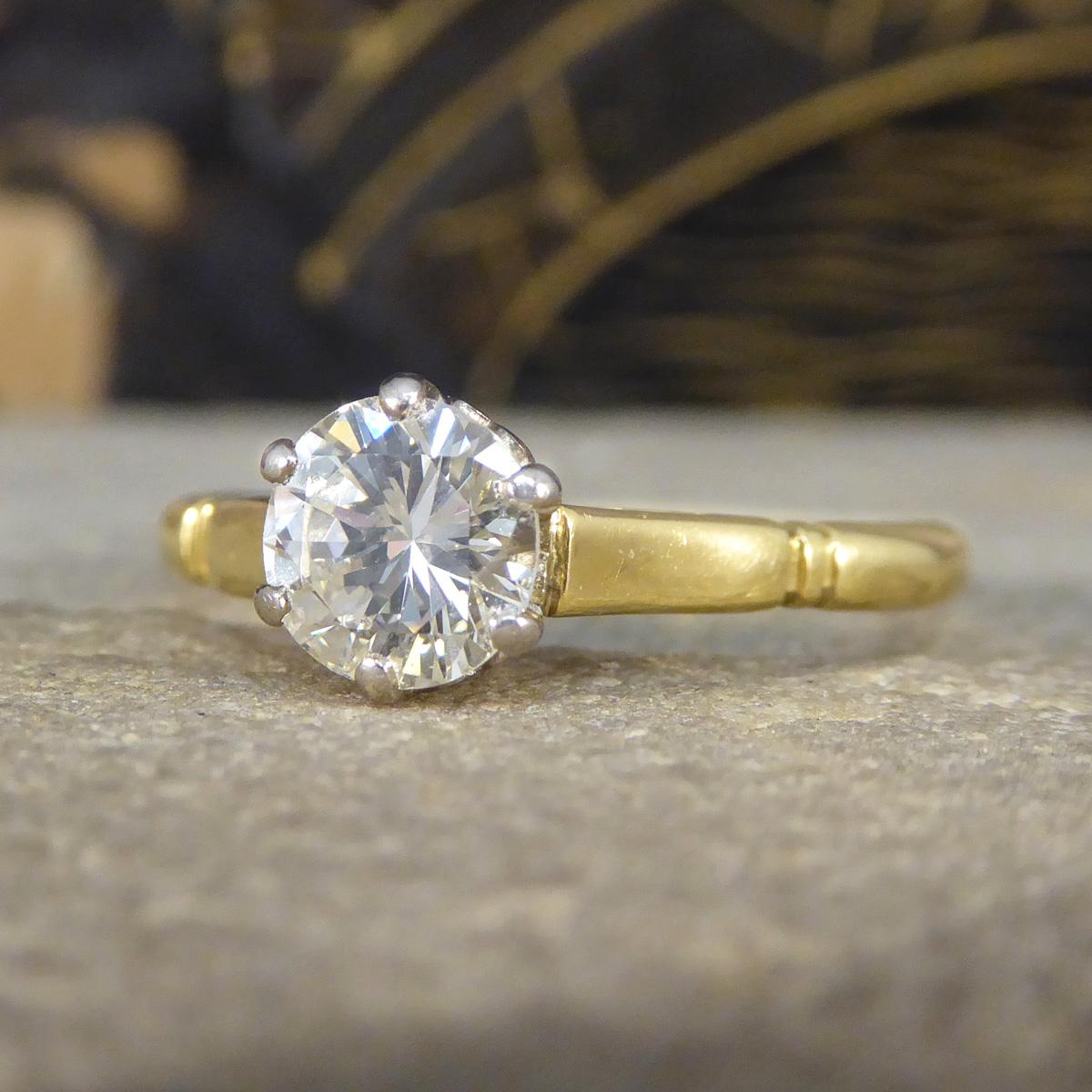 Vintage 0.82ct Diamond Solitaire Ring in 18ct Yellow Gold In Good Condition For Sale In Yorkshire, West Yorkshire