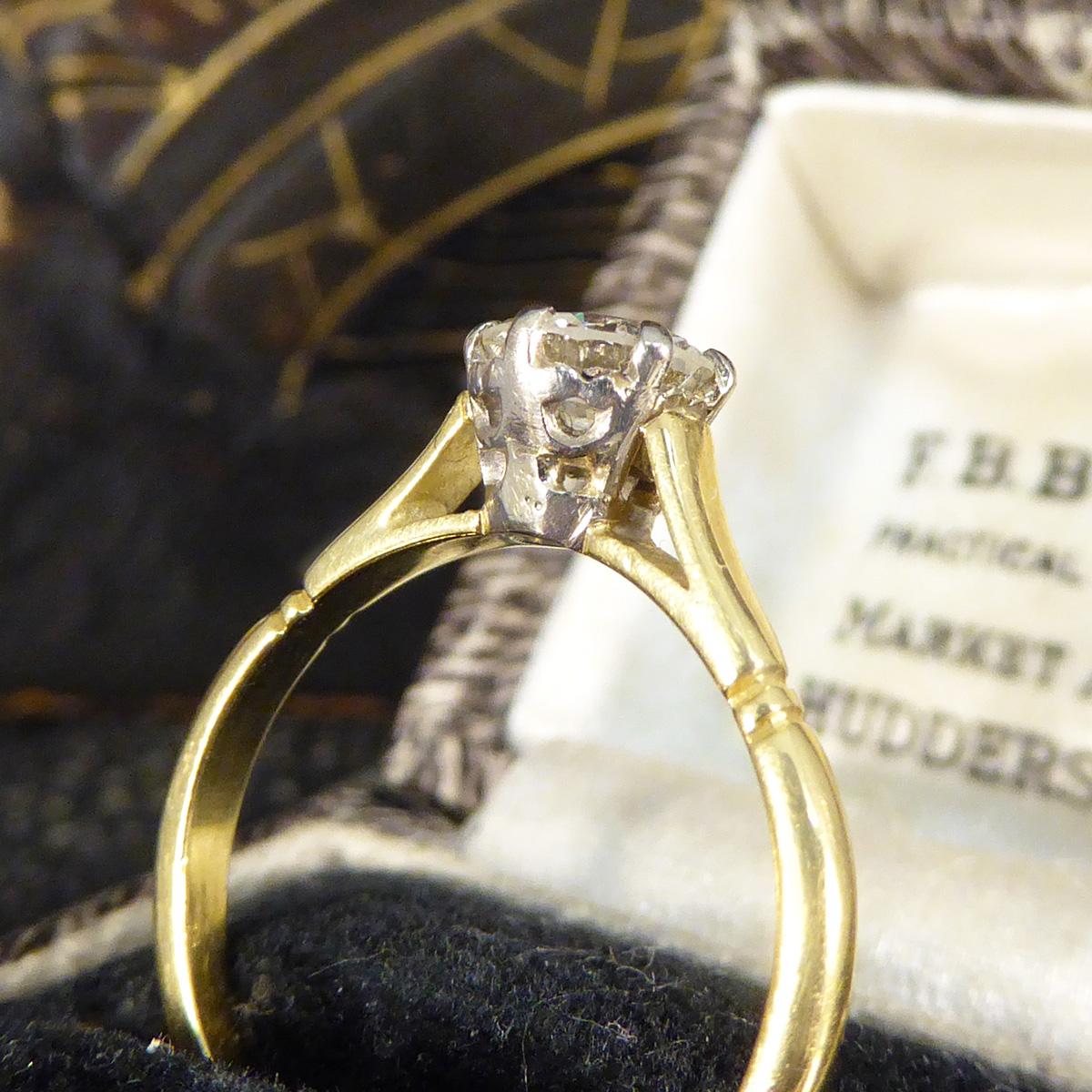 Vintage 0.82ct Diamond Solitaire Ring in 18ct Yellow Gold For Sale 2
