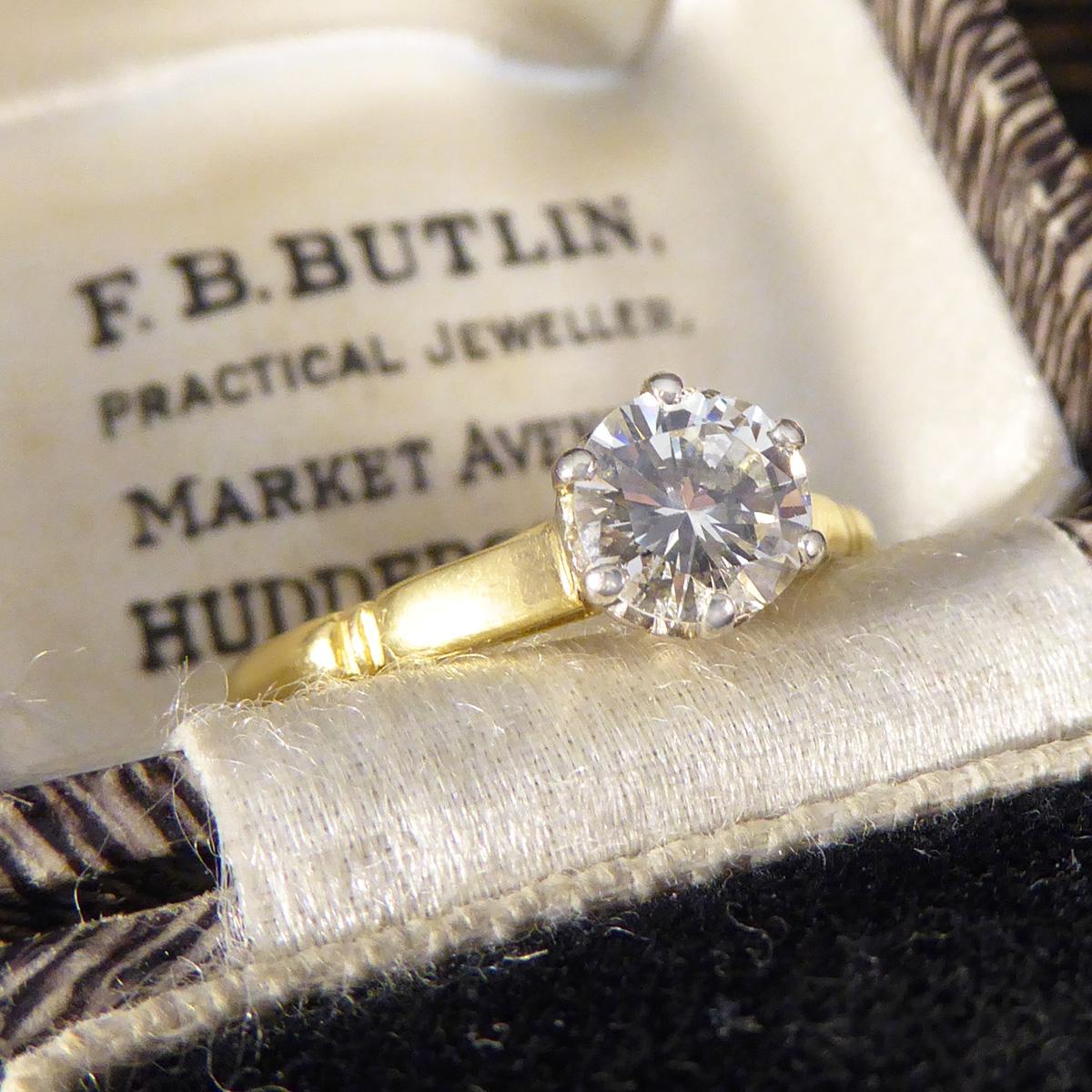 Vintage 0.82ct Diamond Solitaire Ring in 18ct Yellow Gold For Sale 3