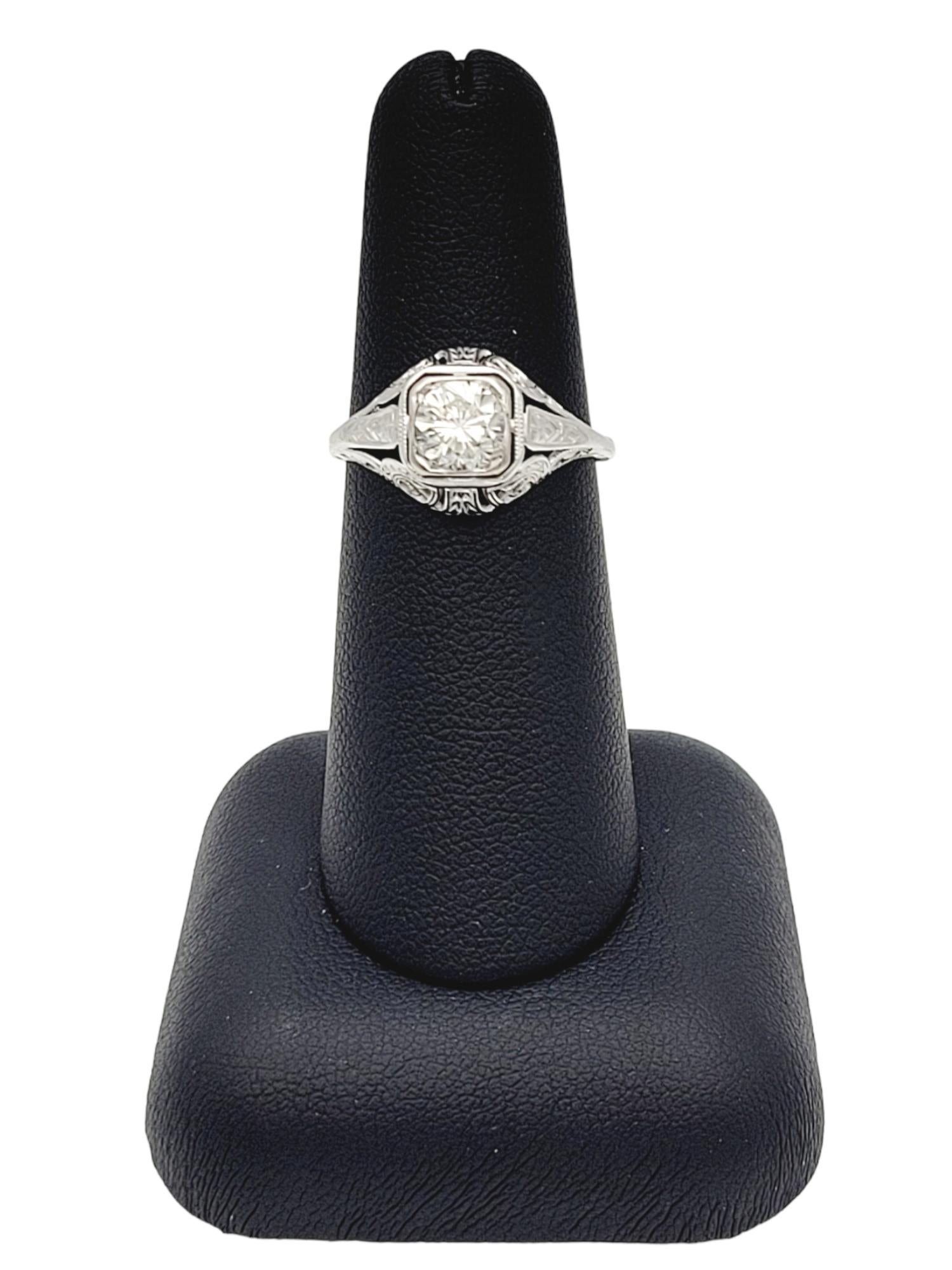 Vintage 0.83 Carat Solitaire Diamond Engagement Ring in 14 Karat White Gold For Sale 4