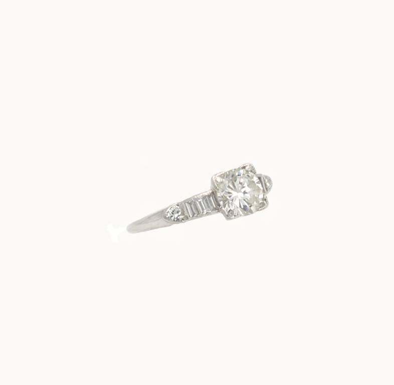 Vintage 0.84 Carat Round Brilliant Cut Diamond and Platinum Engagement Ring In Excellent Condition For Sale In Los Angeles, CA