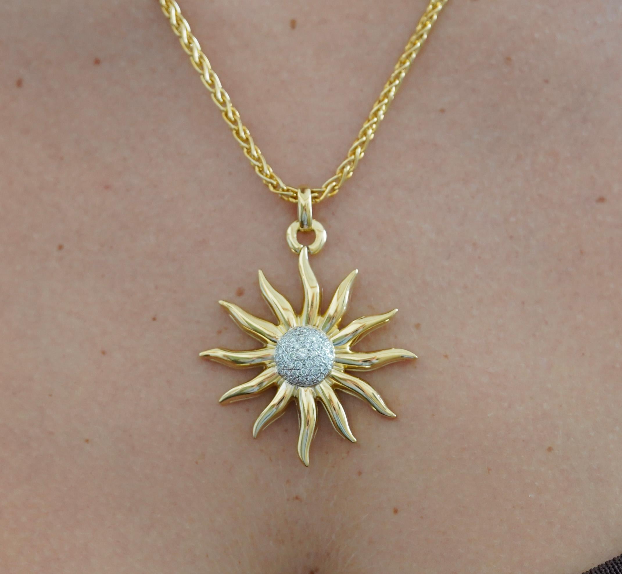 Vintage 0.85 Carat Sun Motif Diamond Pendant Necklace in 18k Yellow Gold 1