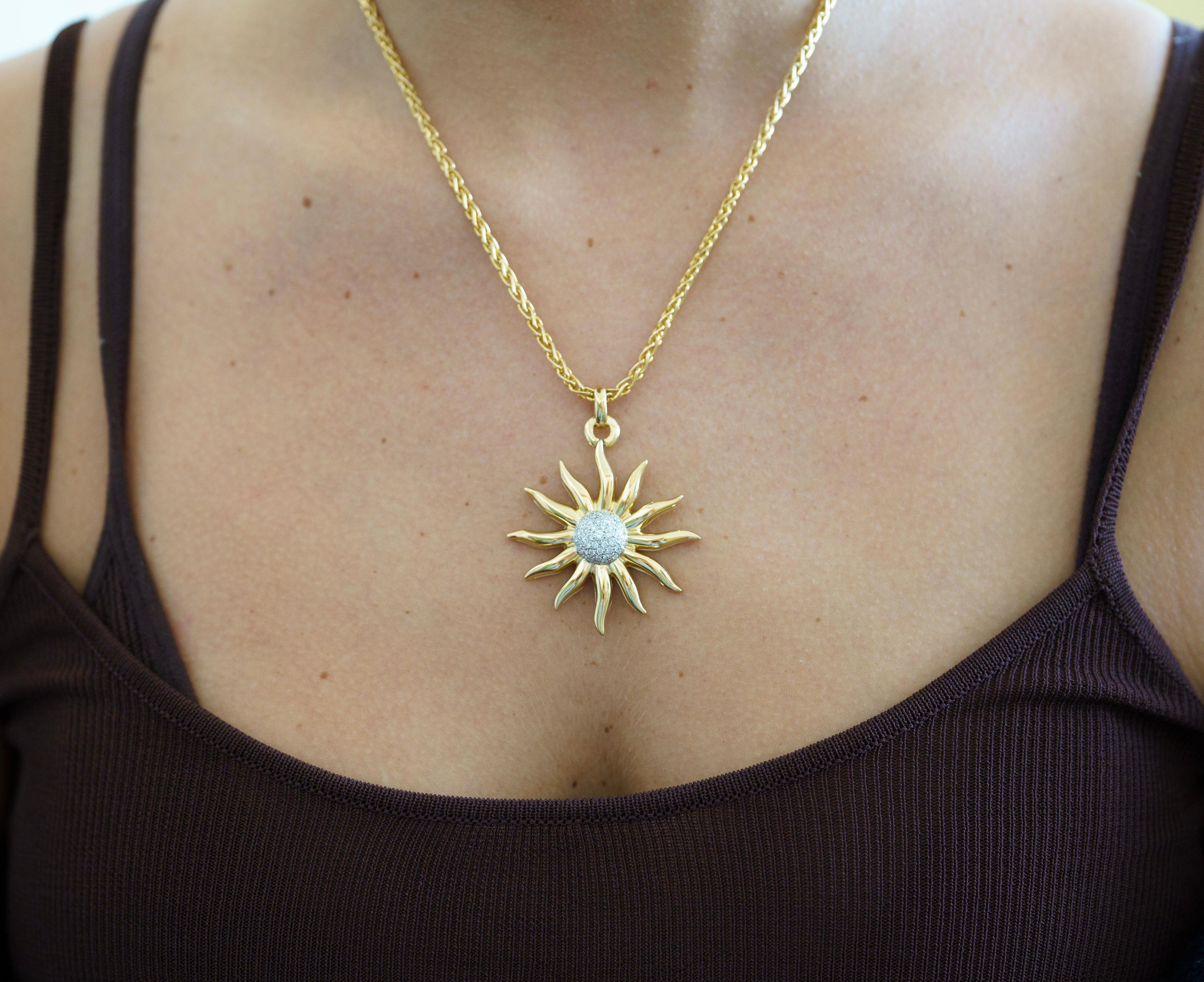 Vintage 0.85 Carat Sun Motif Diamond Pendant Necklace in 18k Yellow Gold 2