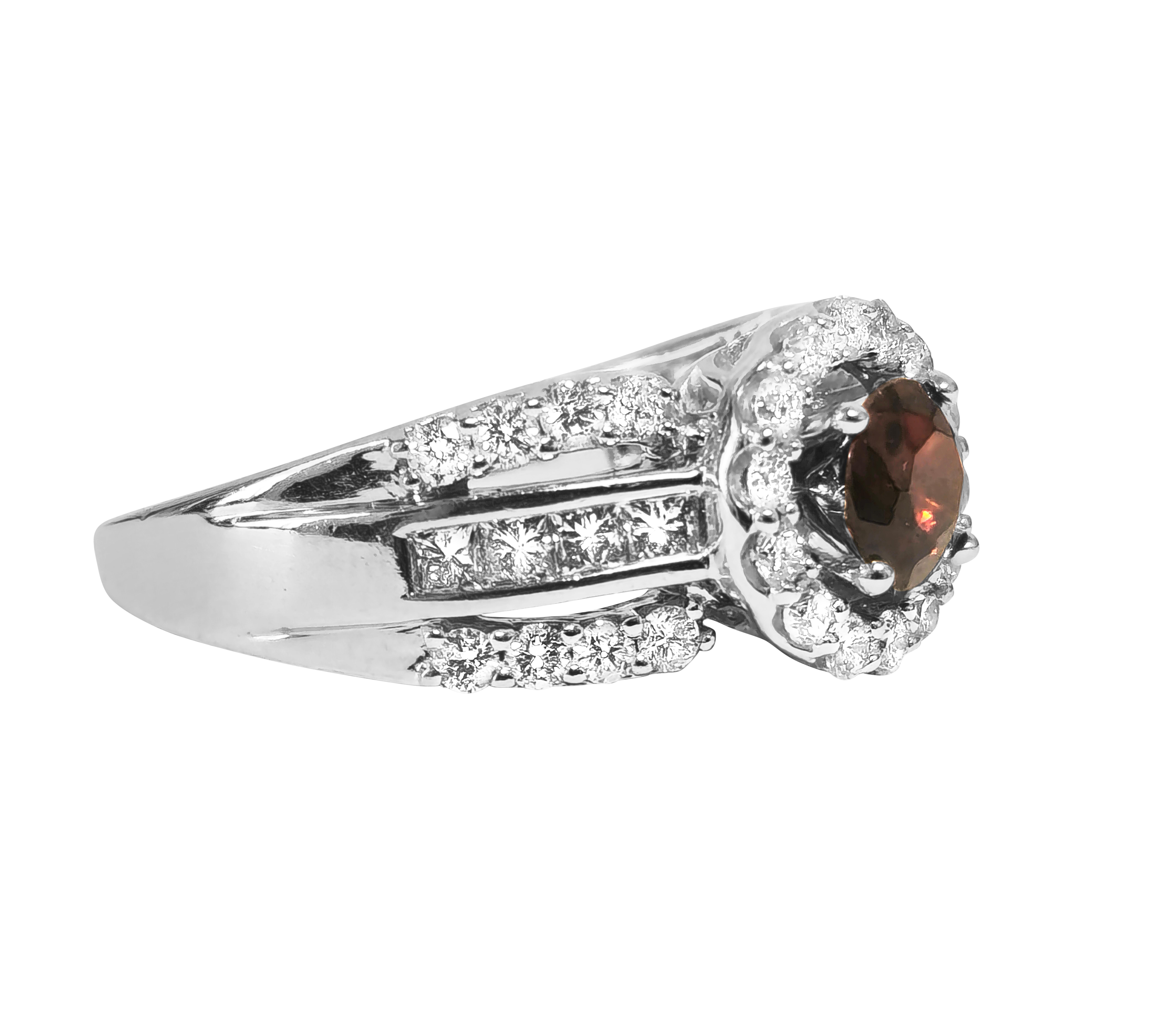 Vintage, 0.85ct Garnet & Diamond Garnet Ring In Excellent Condition For Sale In Miami, FL