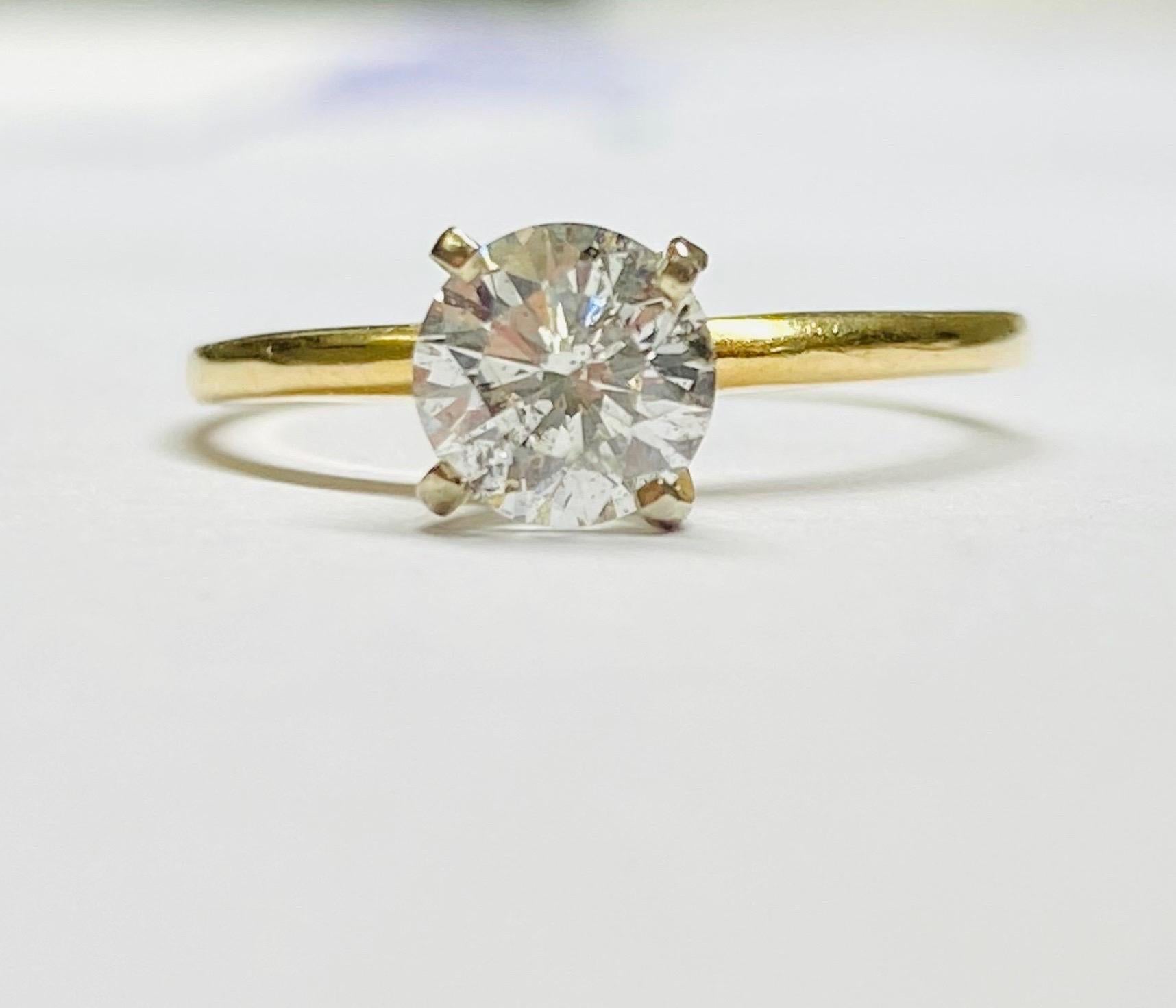 Vintage 0.87 Carat Center Round Diamond Engagement Ring 14k Gold For Sale 2