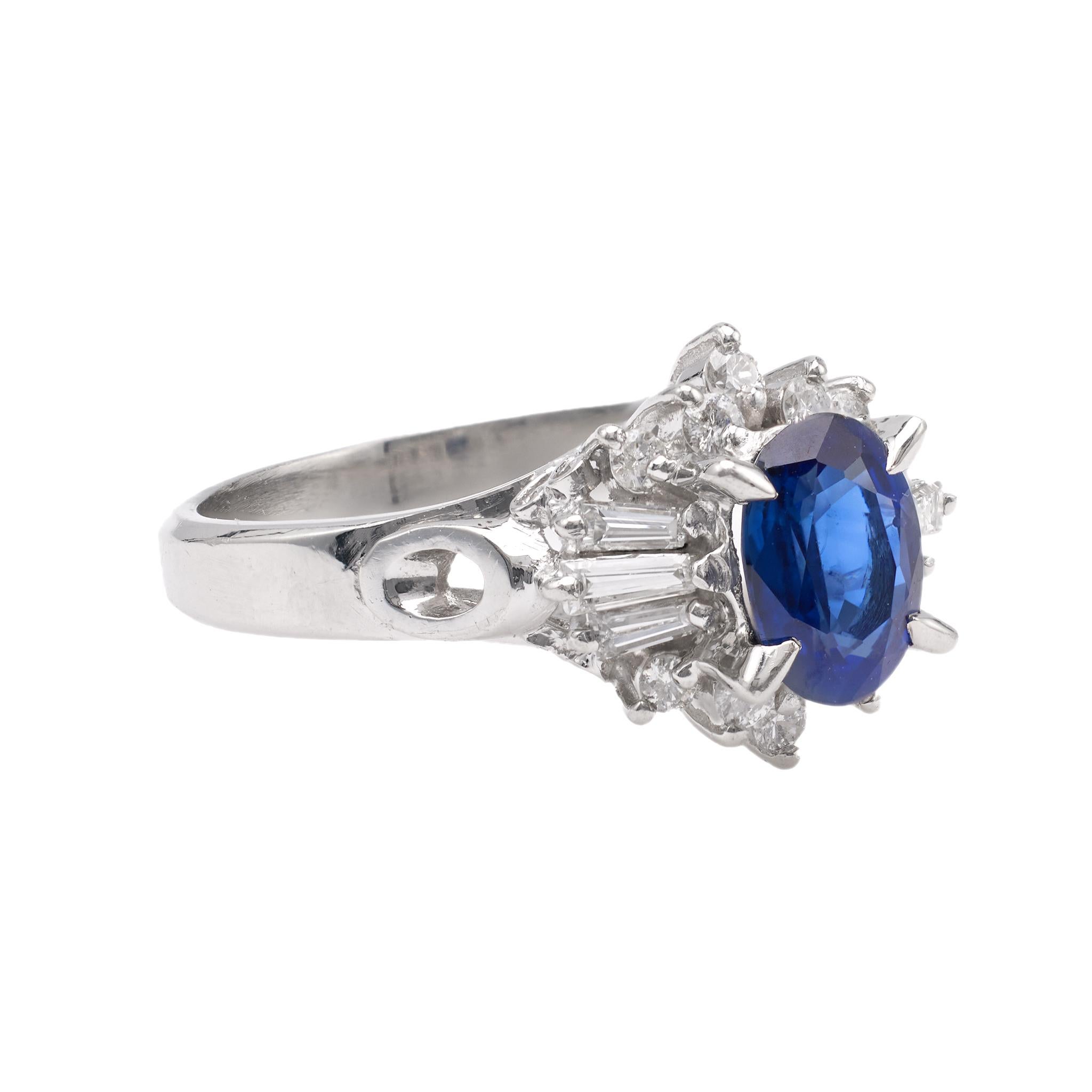 Women's or Men's Vintage 0.89 Carat Sapphire and Diamond Platinum Ring For Sale