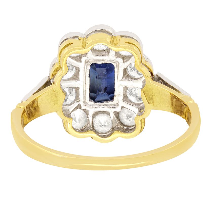 Vintage 0.90ct Sapphire and Diamond Cluster Ring, c.1950s In Good Condition For Sale In London, GB