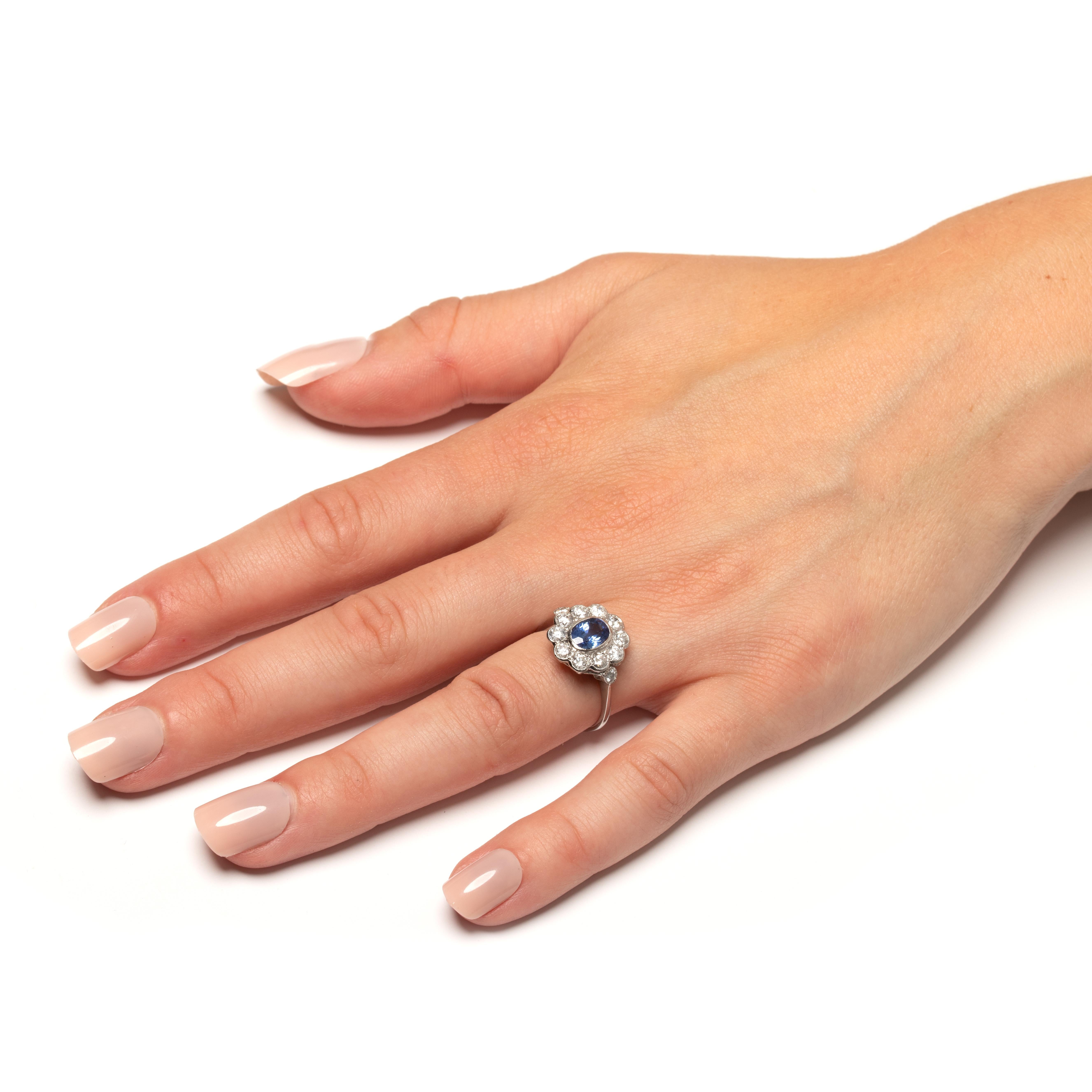 Vintage-Cluster-Ring mit 0,90 Karat Saphir und Diamant, ca. 1950er Jahre für Damen oder Herren im Angebot