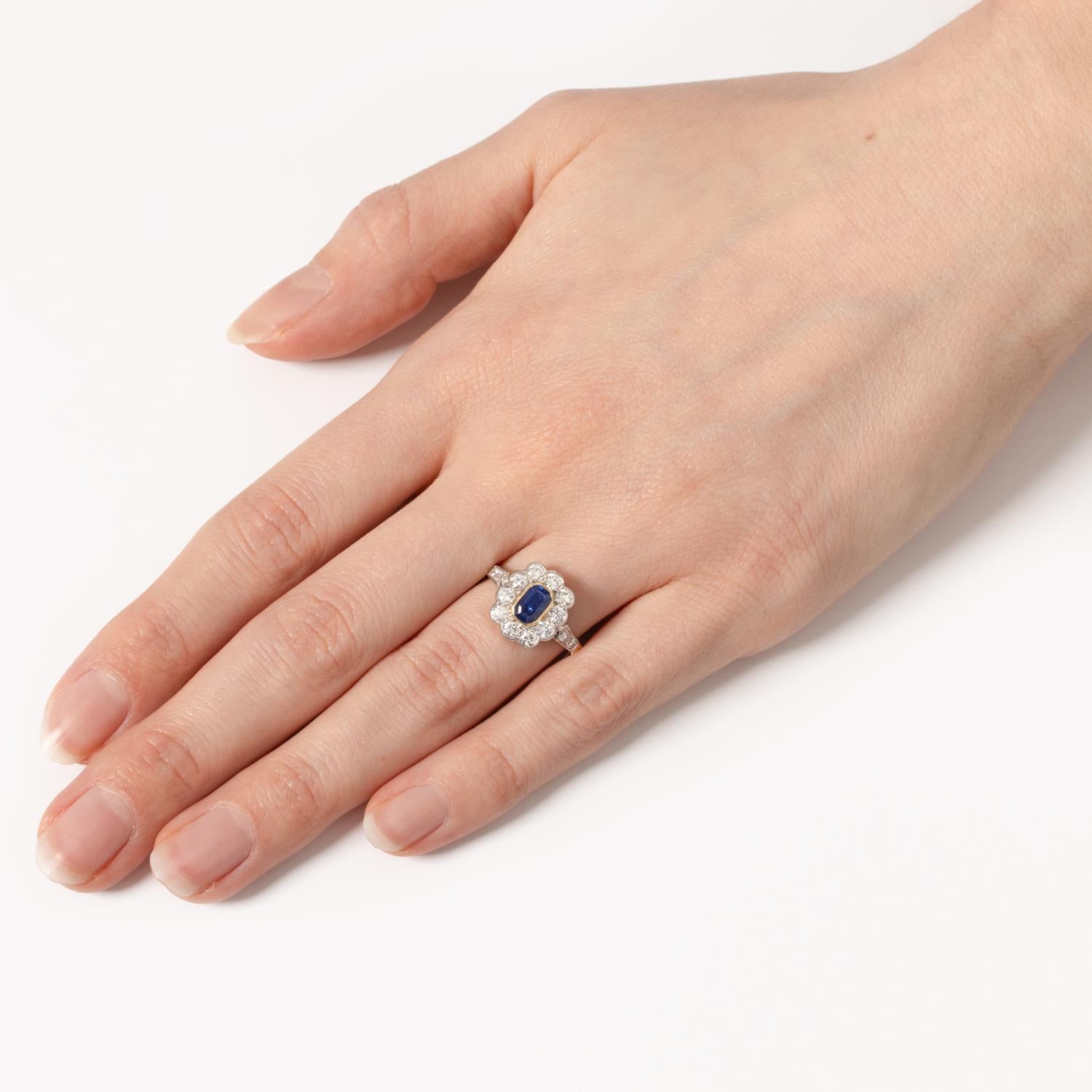 Women's Vintage 0.90ct Sapphire and Diamond Cluster Ring, c.1950s For Sale