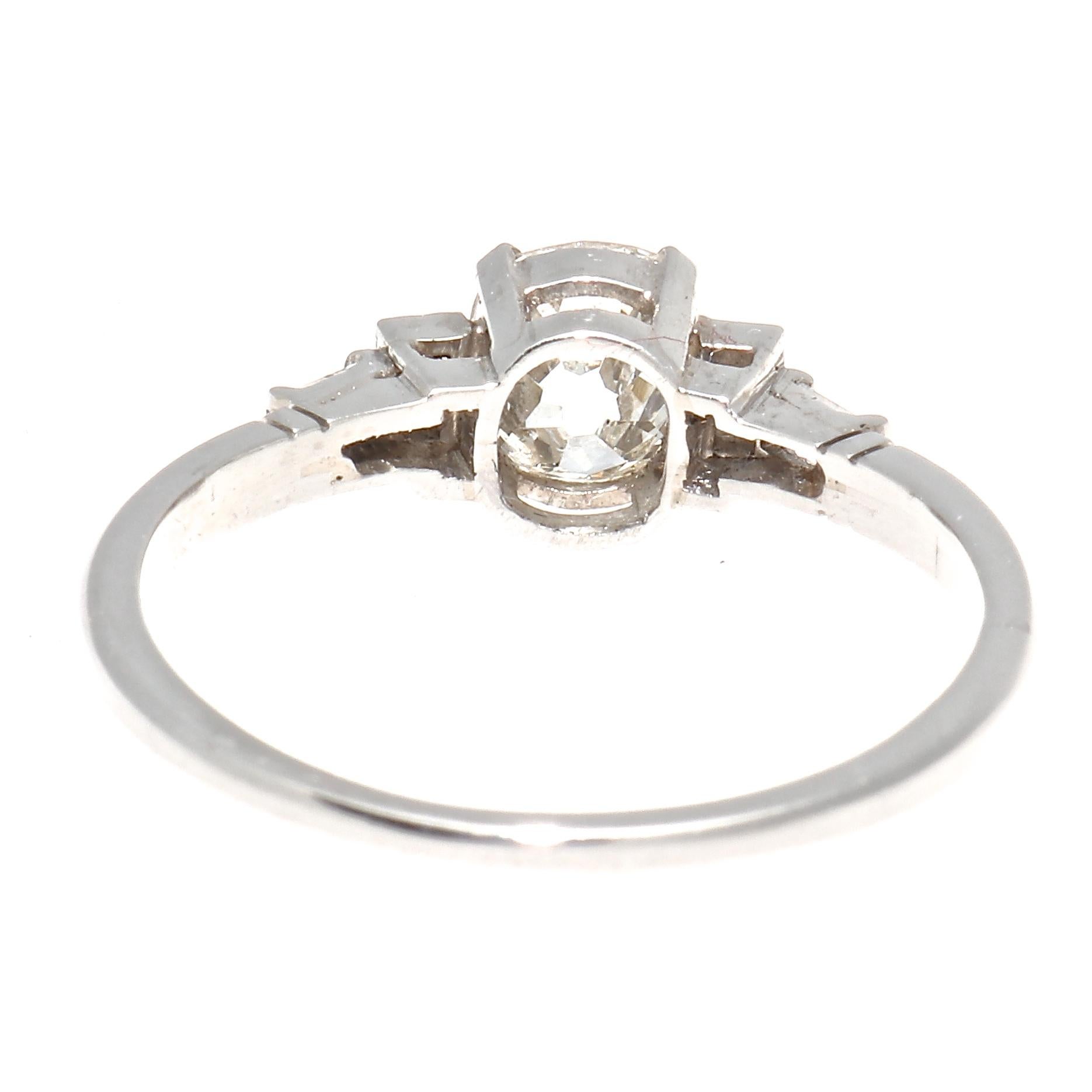 Art Deco Vintage 0.91 Carat GIA Diamond Platinum Engagement Ring