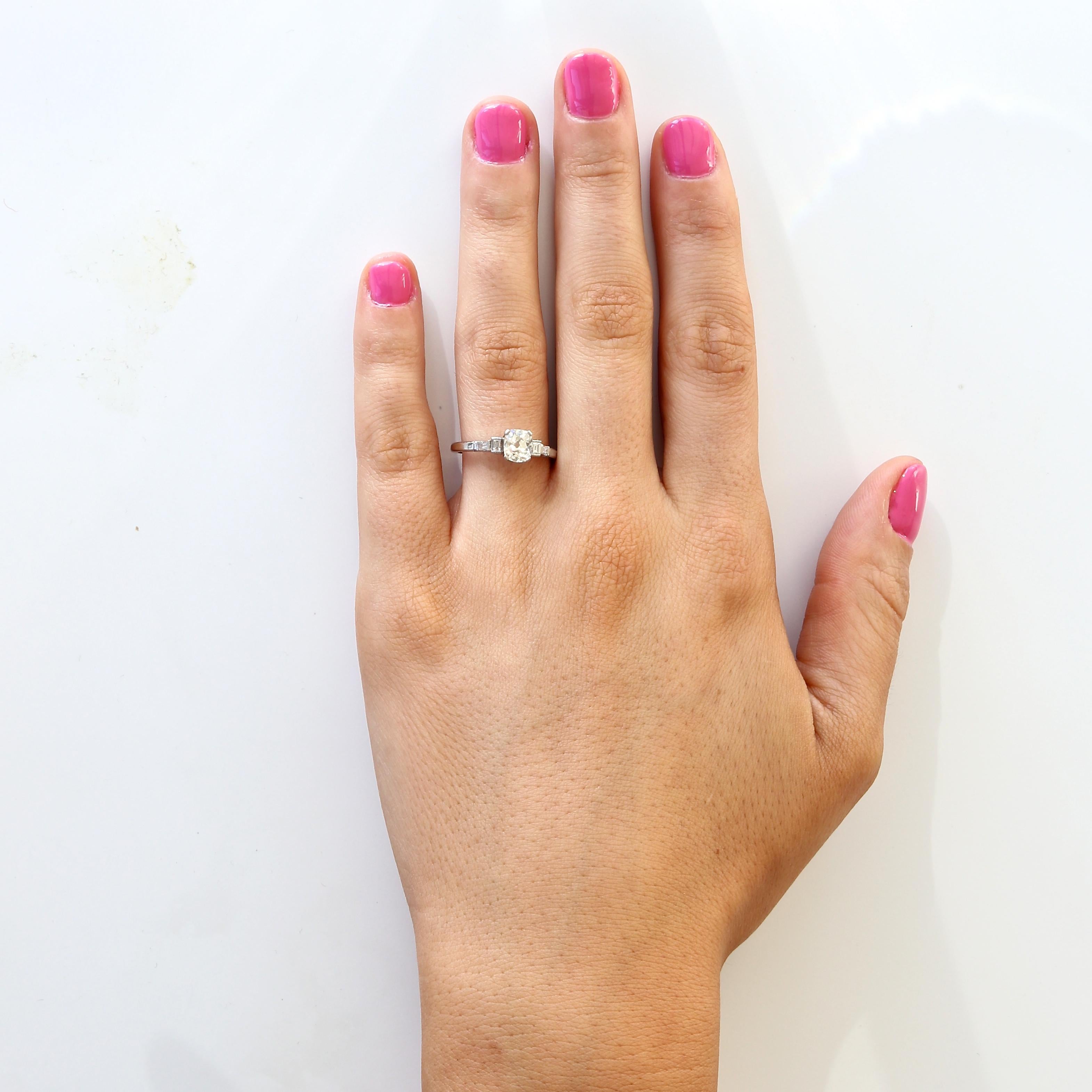 Women's Vintage 0.91 Carat GIA Diamond Platinum Engagement Ring