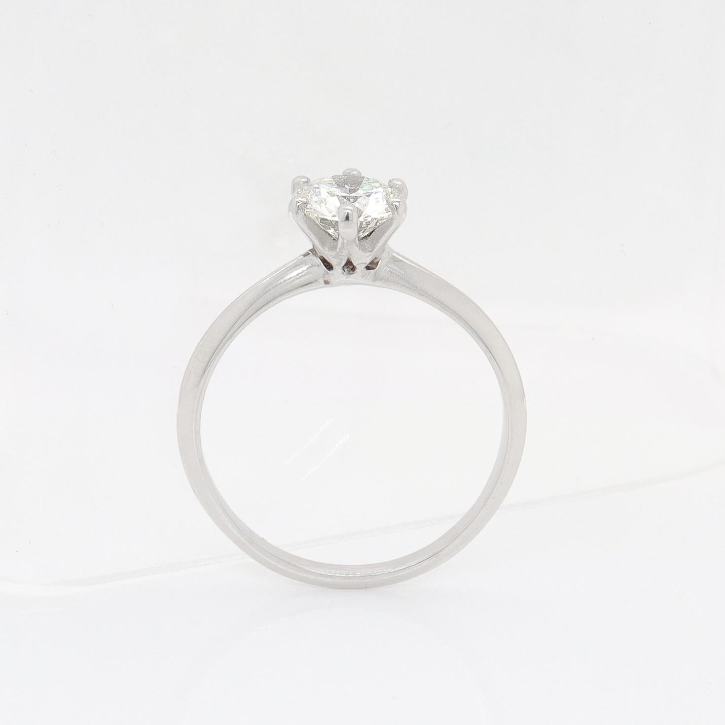 Vintage 0.94 ct Solitaire Diamond Ring in a Tiffany & Co. Platinum Setting For Sale 1