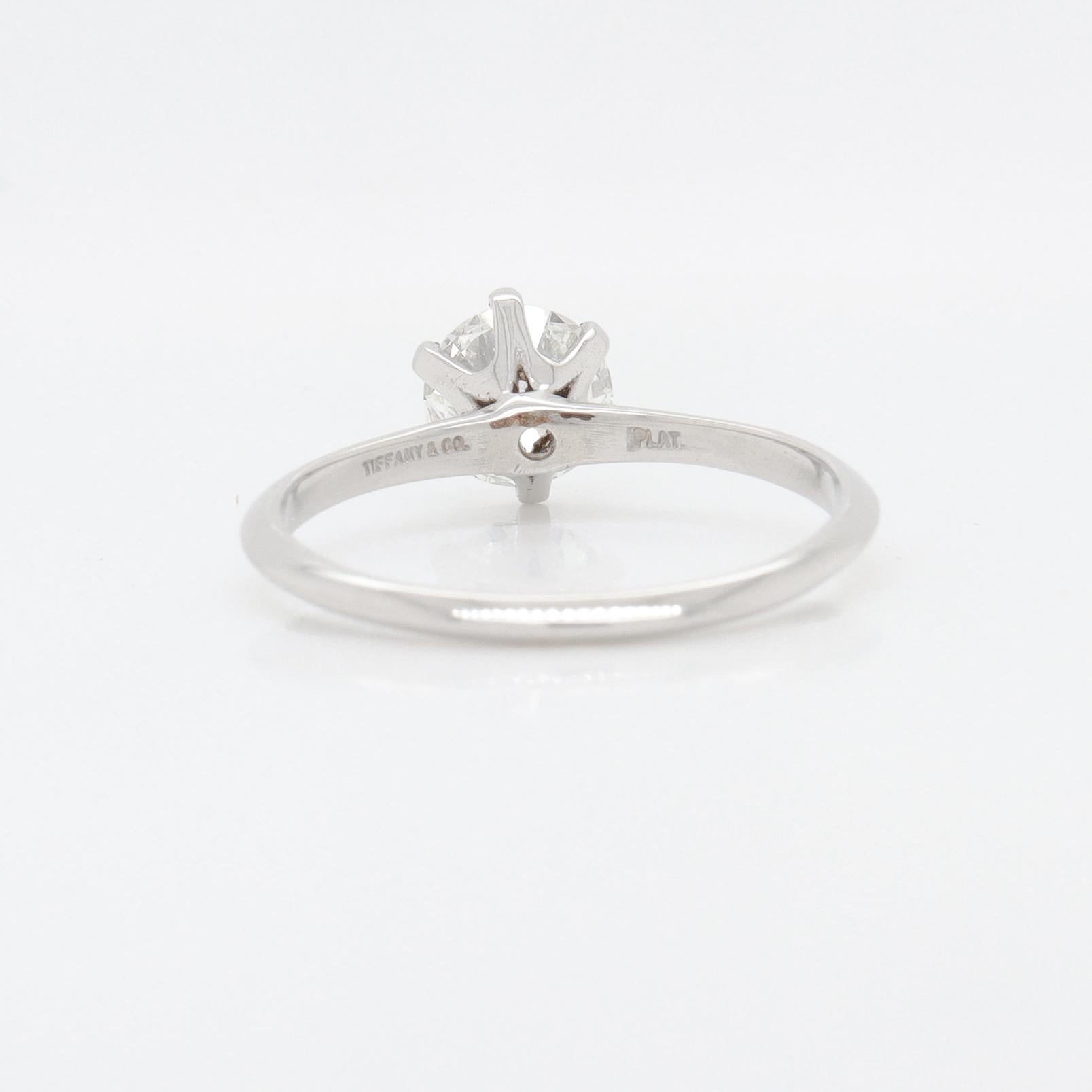 Vintage 0.94 ct Solitaire Diamond Ring in a Tiffany & Co. Platinum Setting For Sale 3