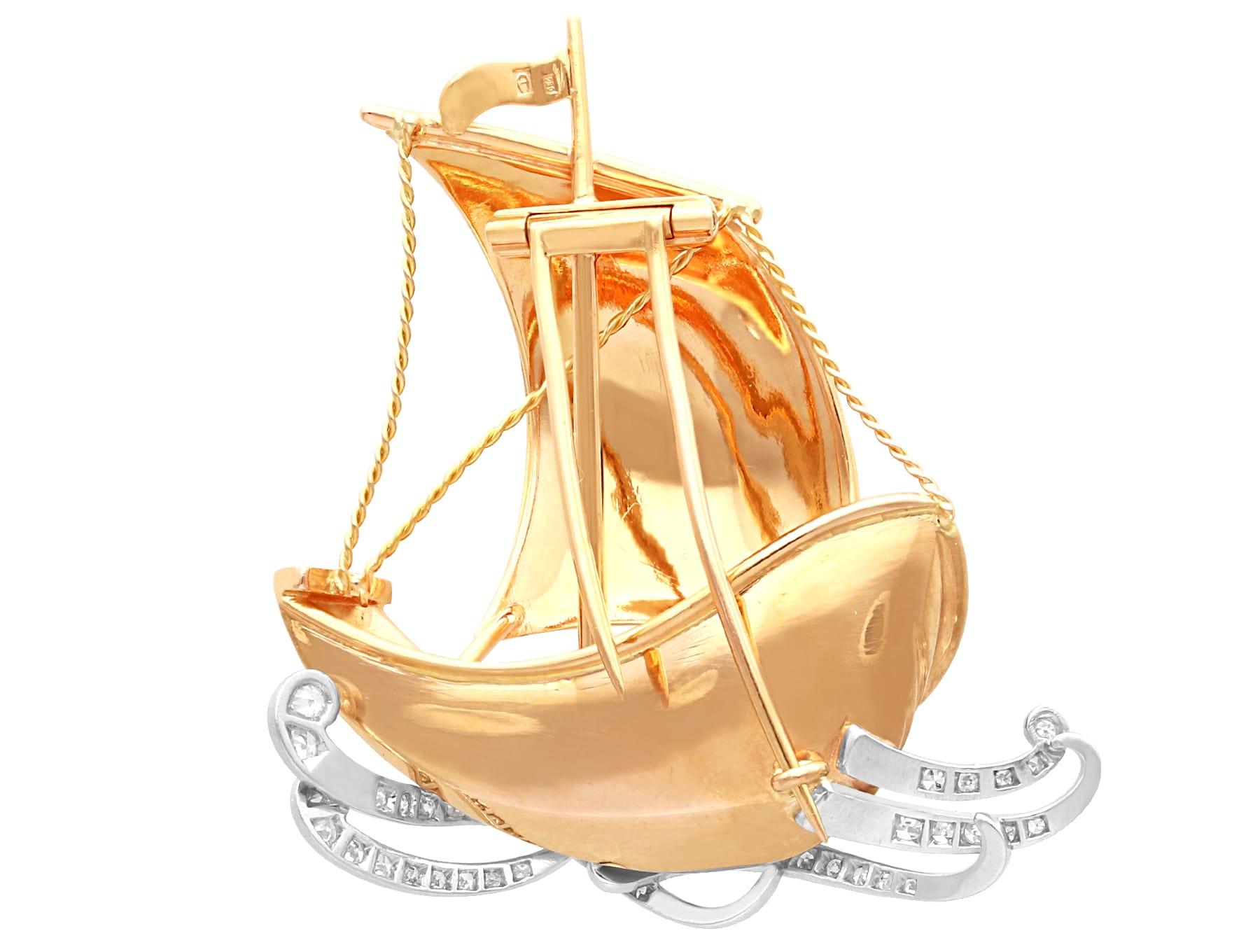 Women's or Men's Vintage 0.95 Carat Diamond and 18 Karat Yellow Gold Boat Brooch Circa 1945 For Sale