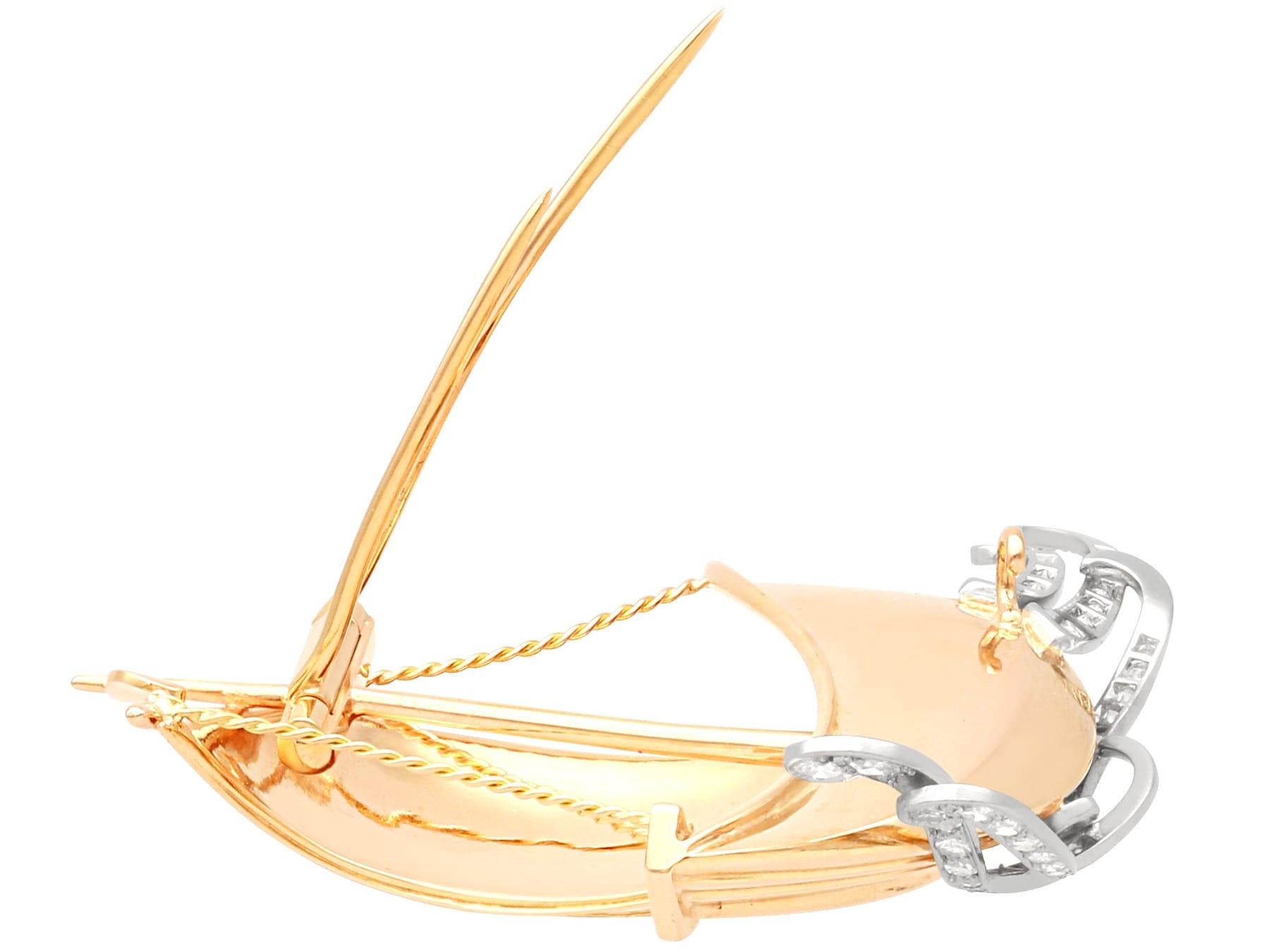 Vintage 0.95 Carat Diamond and 18 Karat Yellow Gold Boat Brooch Circa 1945 For Sale 1