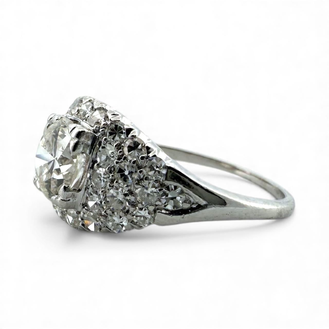 Anello di fidanzamento vintage in platino con diamante da 0.95 carati in vendita 2