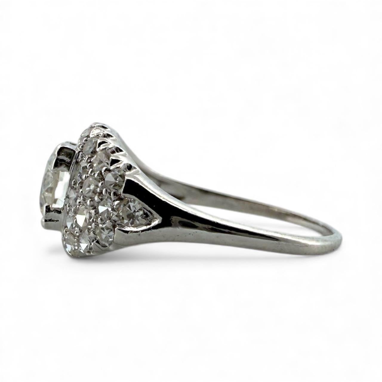 Anello di fidanzamento vintage in platino con diamante da 0.95 carati in vendita 3