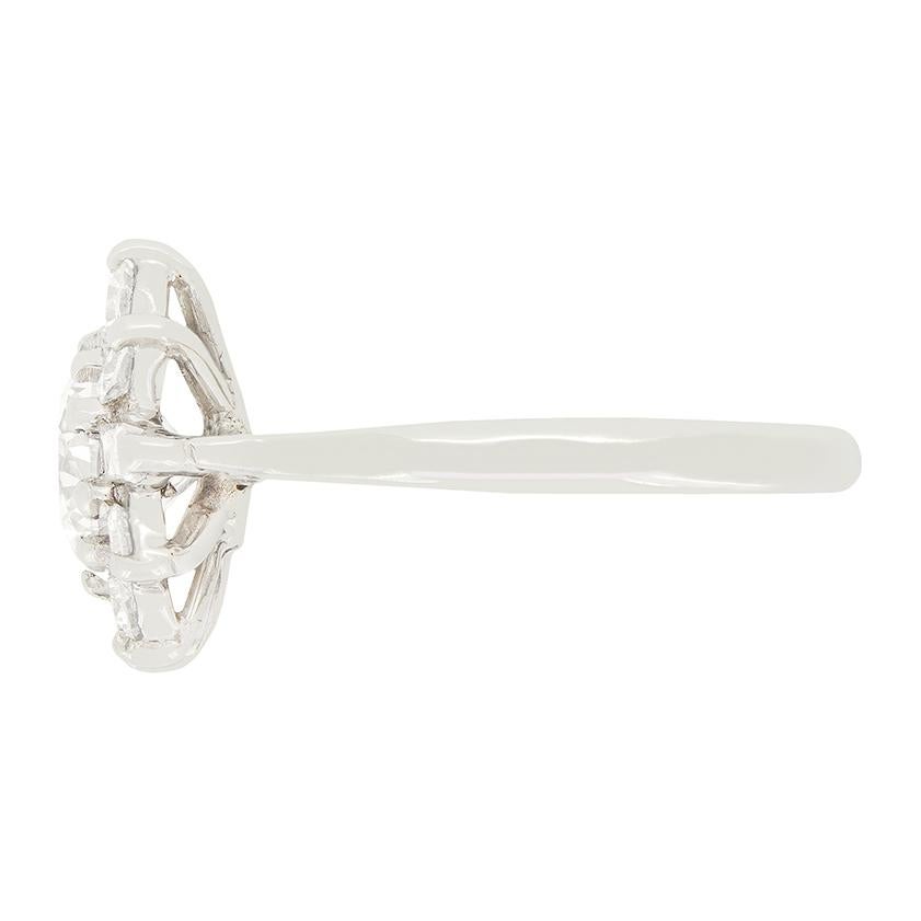 Anillo vintage en racimo de diamantes de 0,95 ct, c.1950 Corte brillante en venta