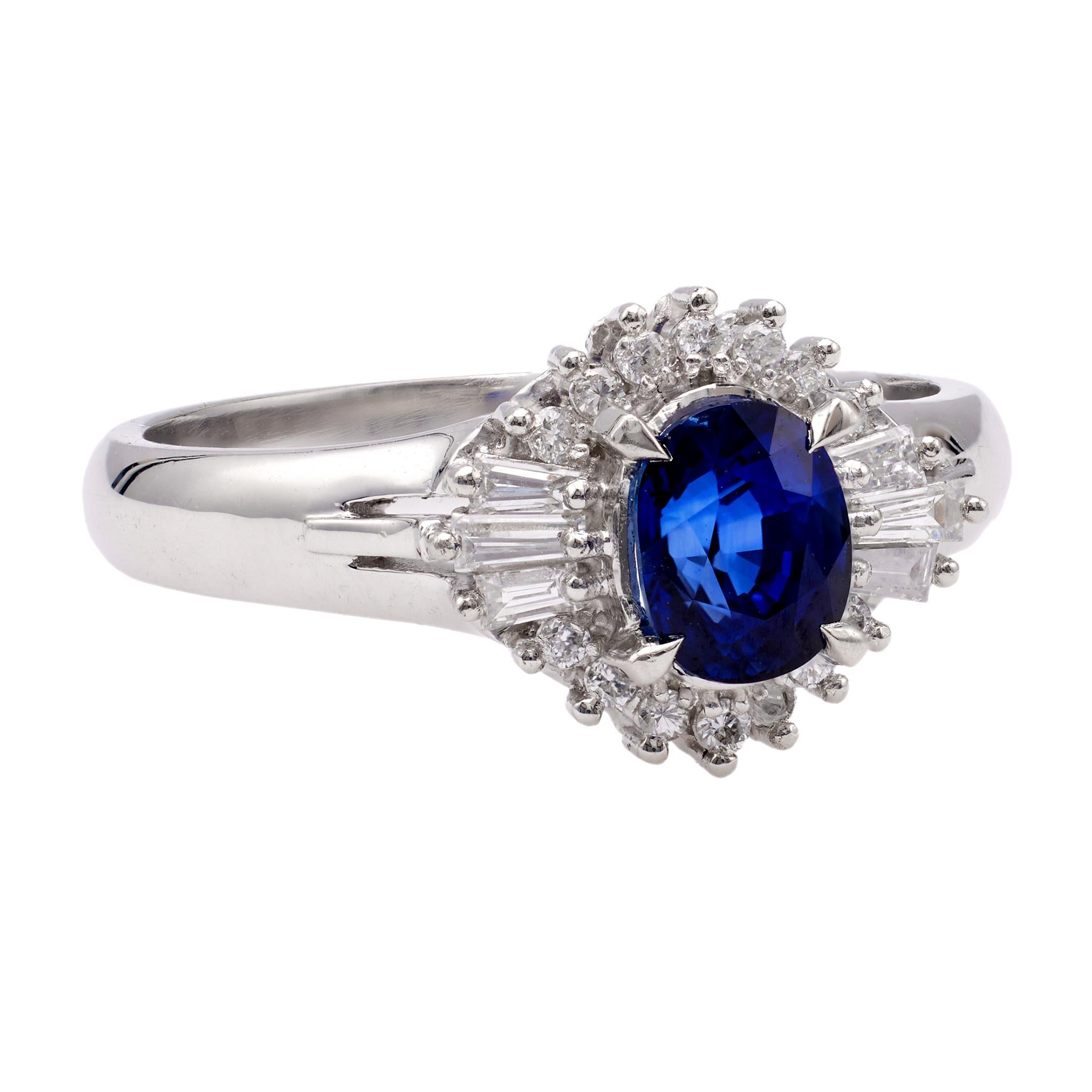 Women's or Men's Vintage 0.97 Carat Sapphire and Diamond Platinum Ring For Sale