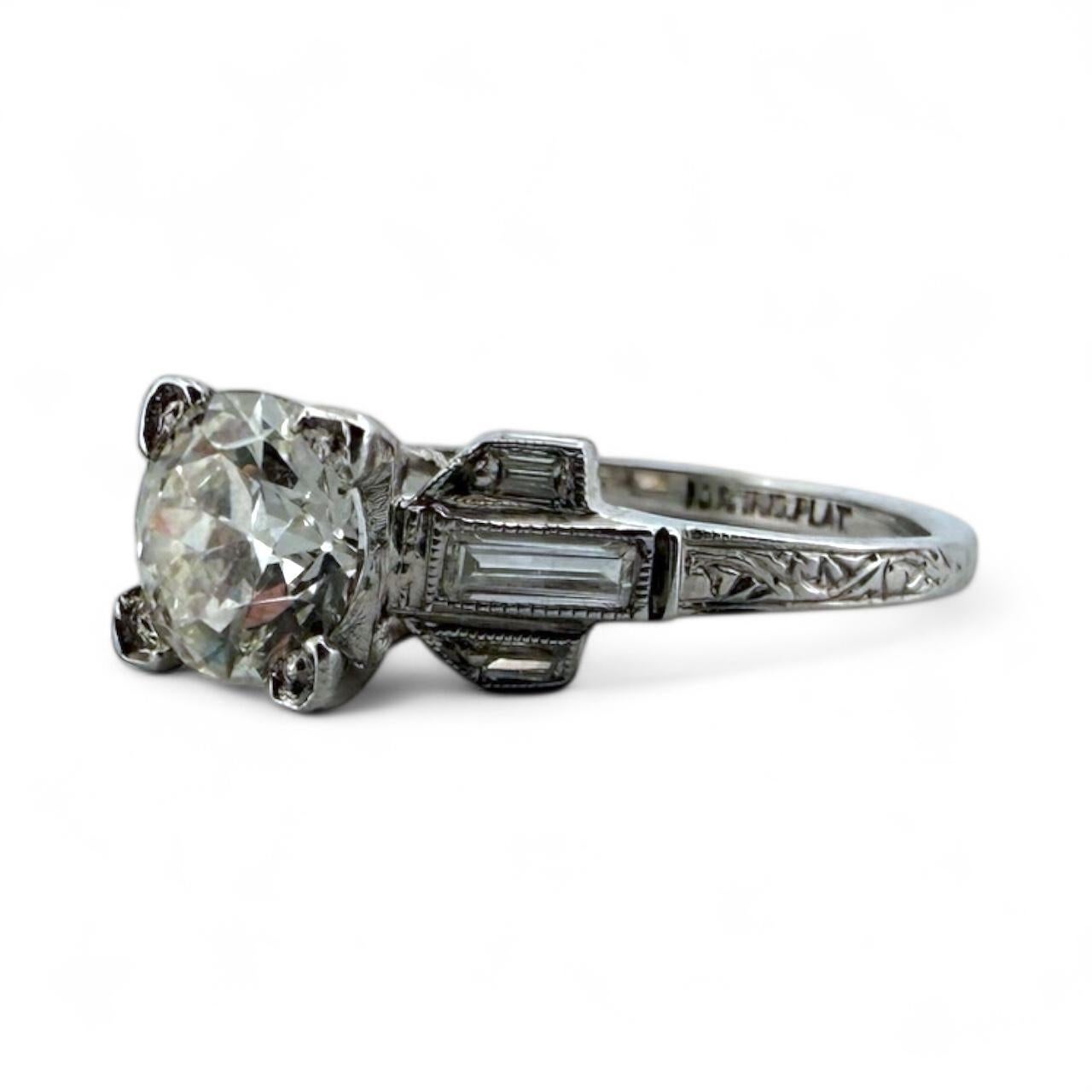 Anillo de compromiso vintage de platino con solitario Art Decó de 1 quilate en venta 2