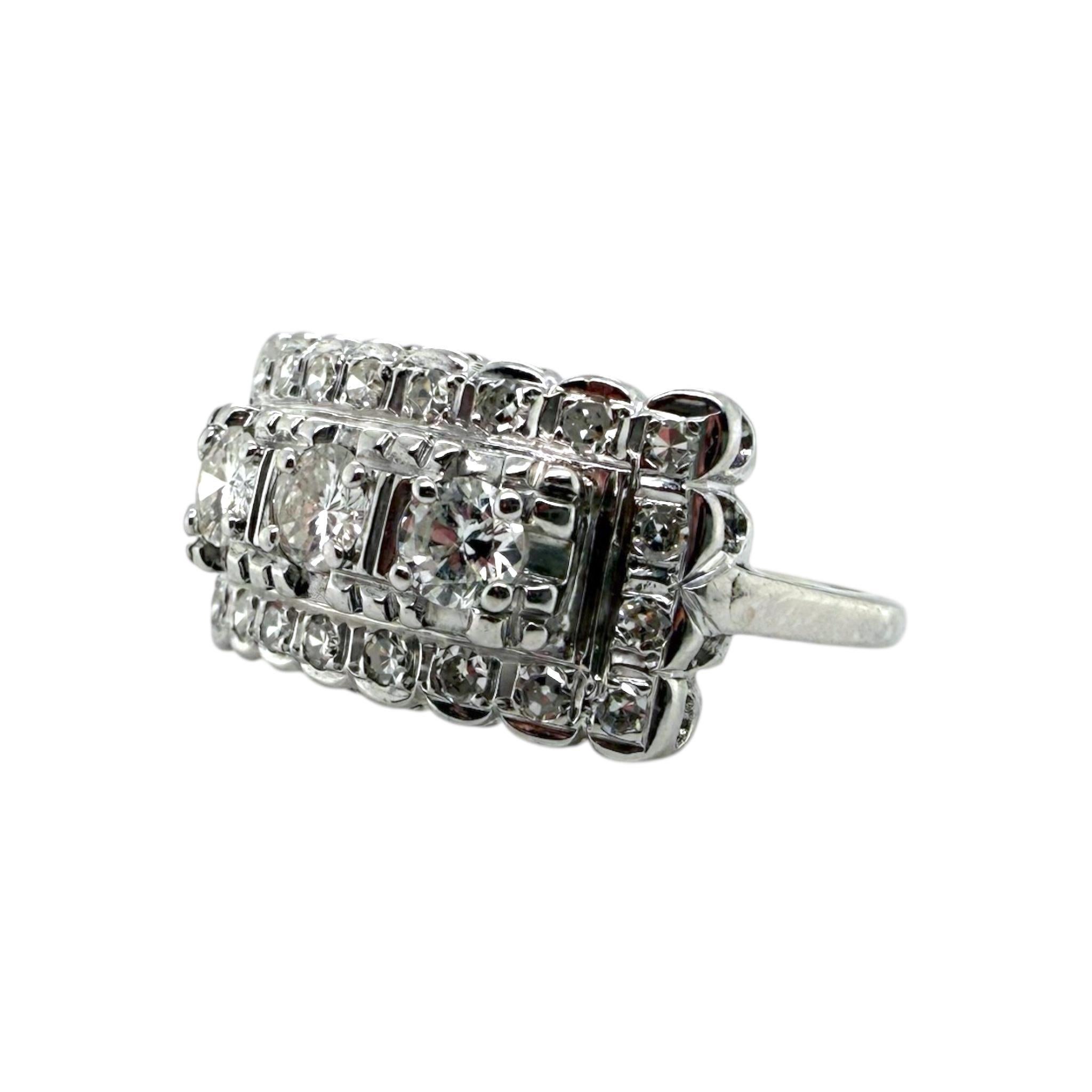 Anillo de cóctel vintage de diamantes de 1 quilate y oro blanco de 14 quilates Corte brillante en venta