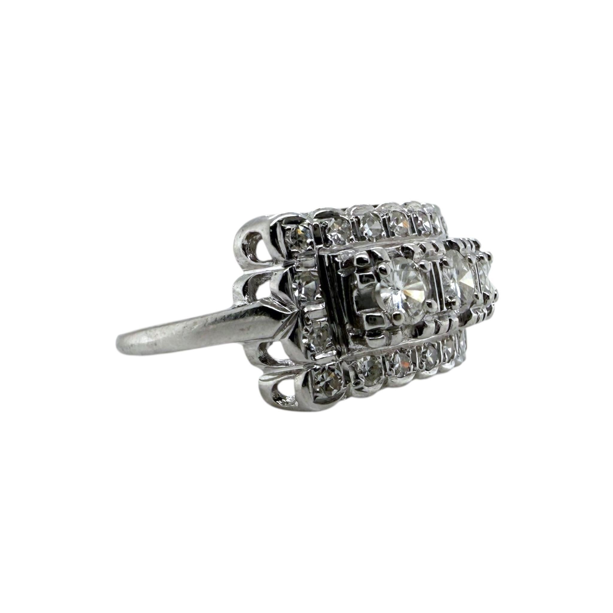 Anillo de cóctel vintage de diamantes de 1 quilate y oro blanco de 14 quilates en Excelente estado para la venta en Montgomery, AL