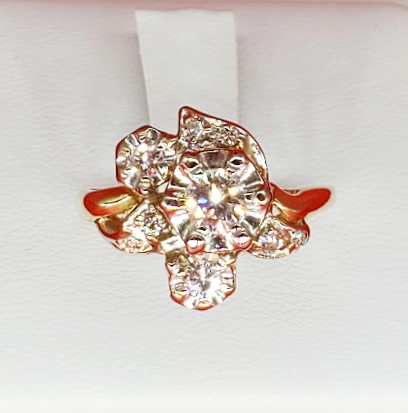 Bague grappe de fleurs vintage en or 18 carats avec diamants de 1 carat Excellent état - En vente à Miami, FL
