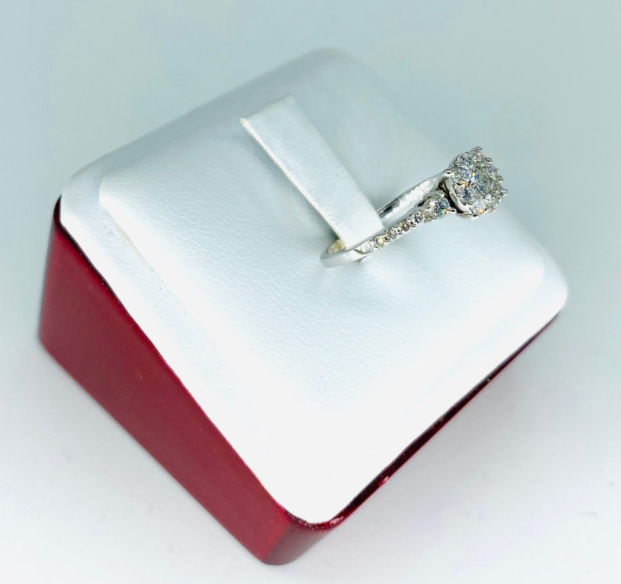 Verlobungsring 14k Weißgold mit 1 Karat Diamanten und Halo, Vintage (Rundschliff) im Angebot