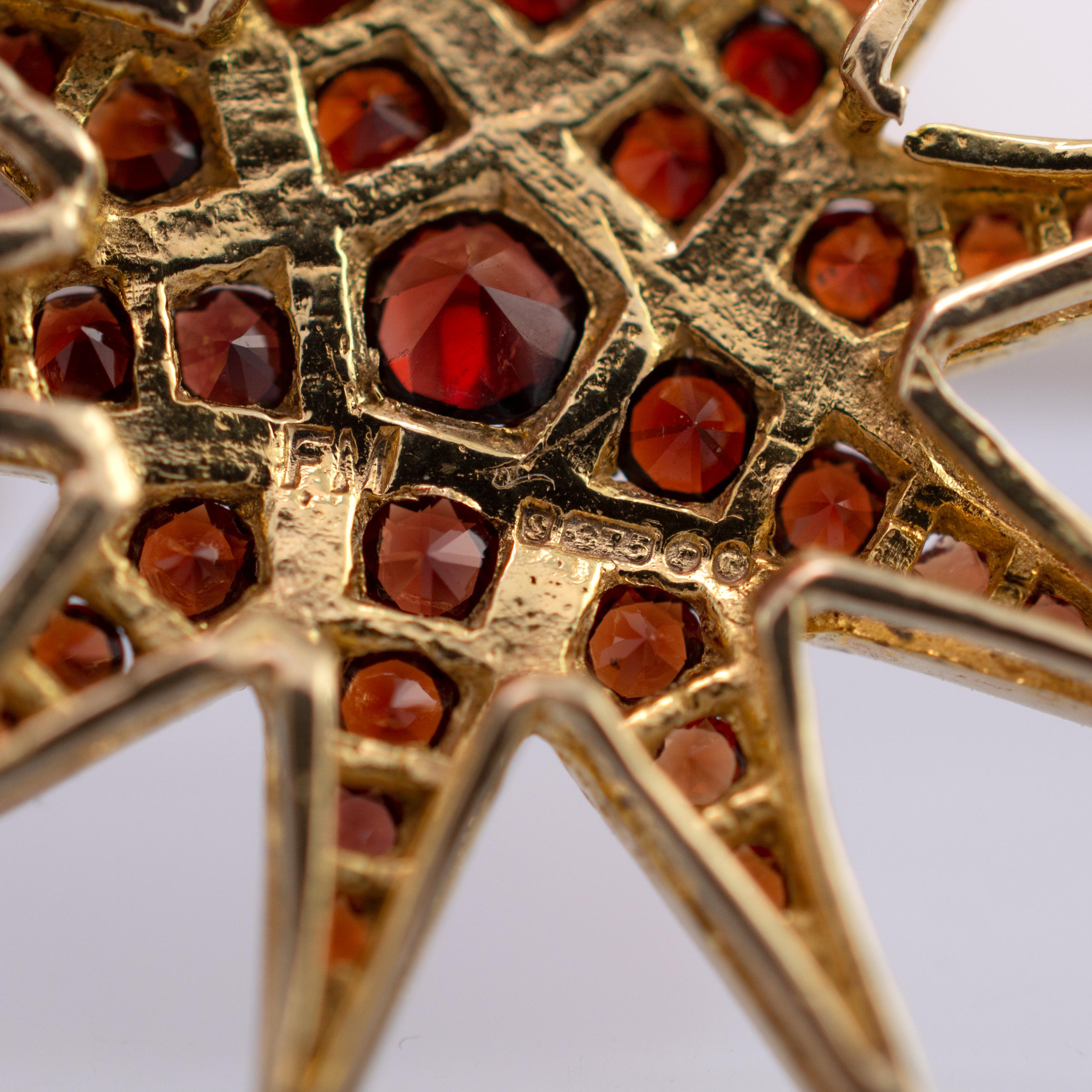 Vintage Red Garnet Starburst Pendant Necklace Hallmarked London 1972 For Sale 3
