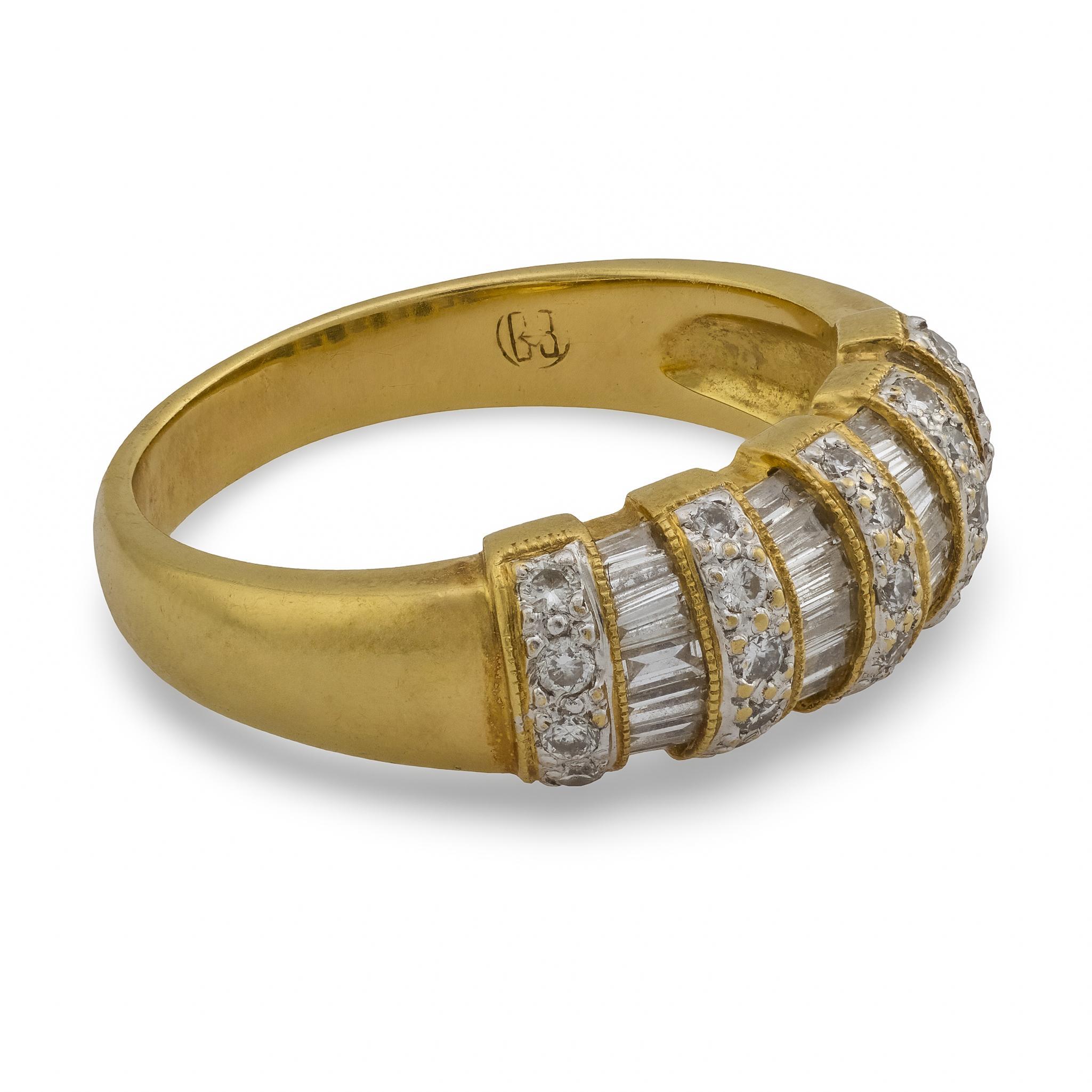 Donna Fascia vintage con diamante rotondo e baguette da 1 carato in oro giallo 18 carati in vendita