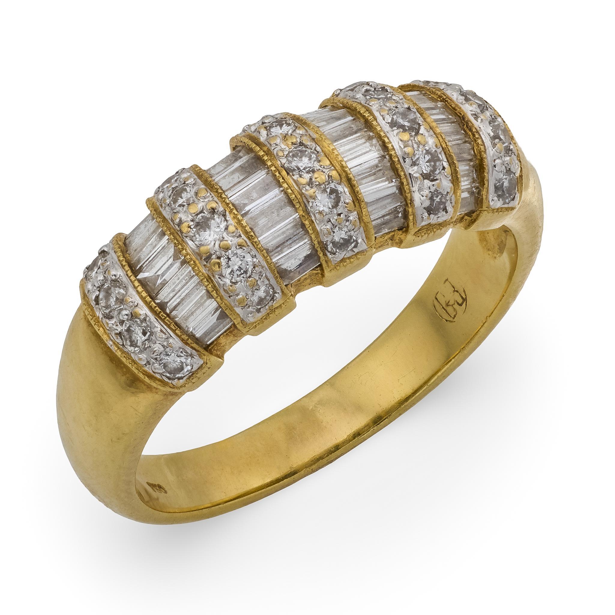 Fascia vintage con diamante rotondo e baguette da 1 carato in oro giallo 18 carati in vendita