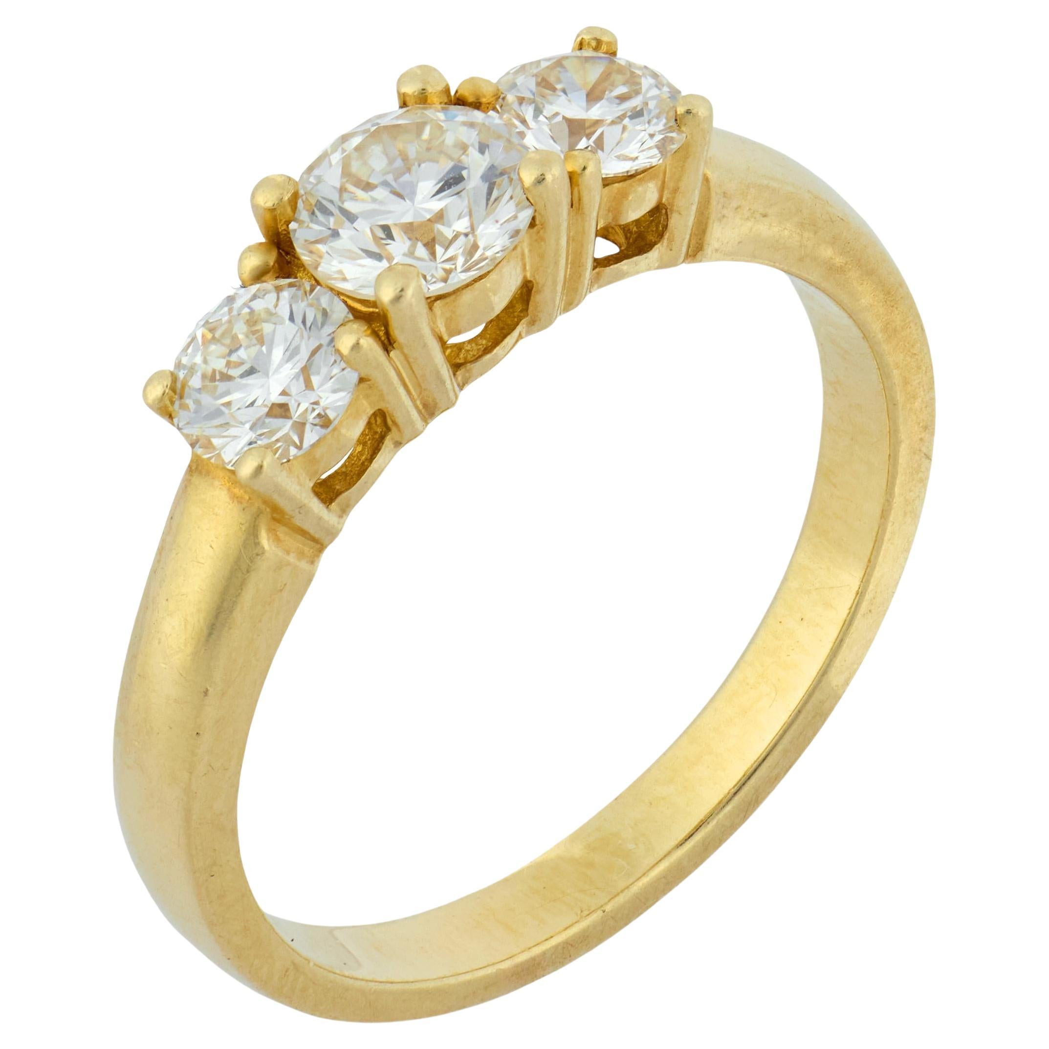 Vintage 1 carat round brilliant cut diamond 14k yellow gold three stone ring en vente