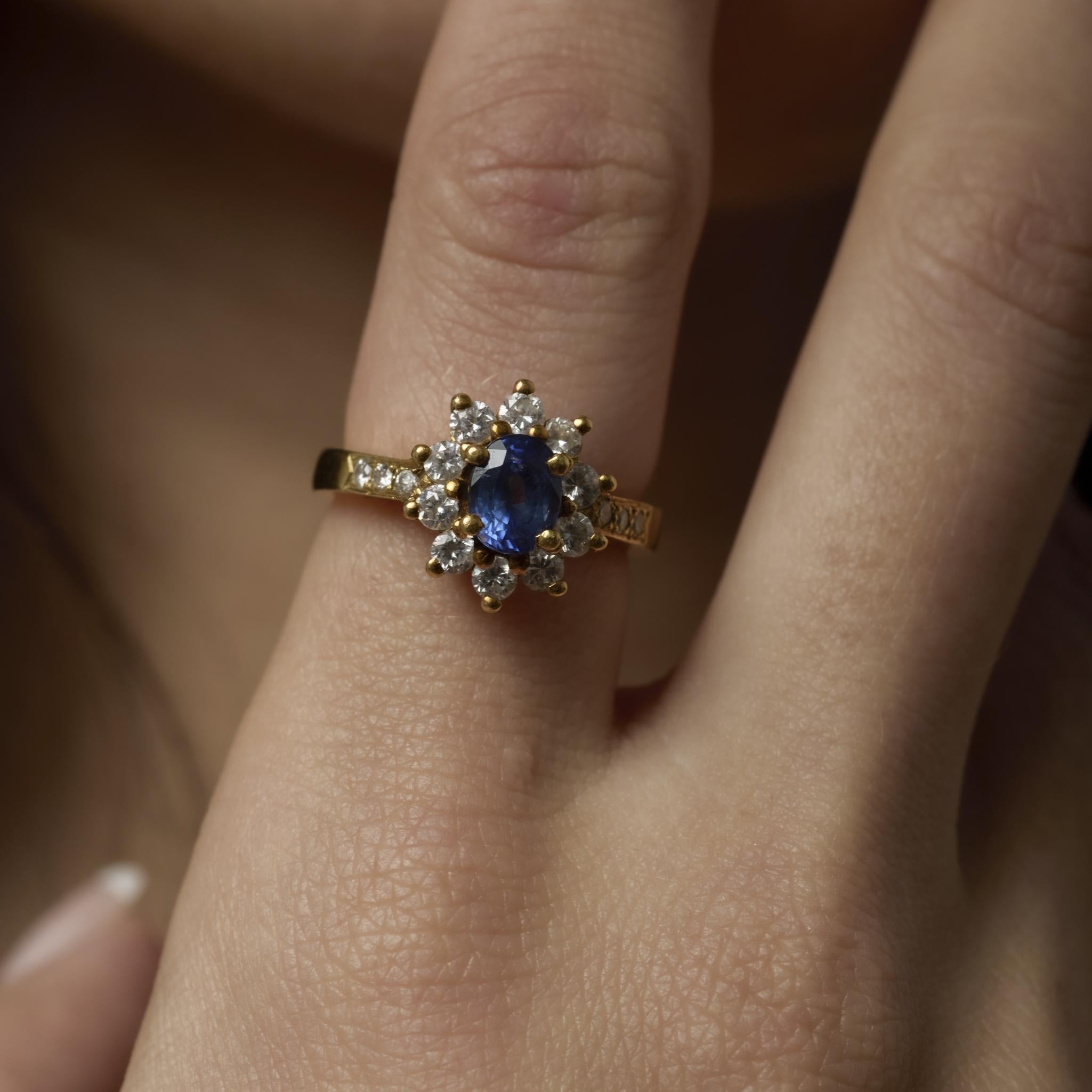 Vintage 1 carat saphir diamant or jaune 18k bague cluster en vente 1