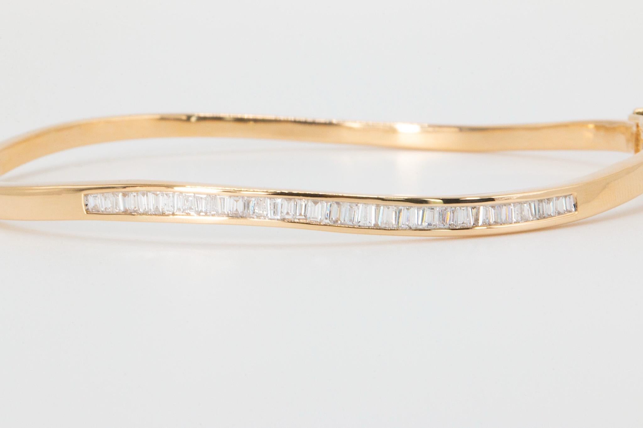 Vintage 1 CTW Baguette Cut Diamond Bangle in 14K Yellow Gold In Good Condition For Sale In Houston, TX