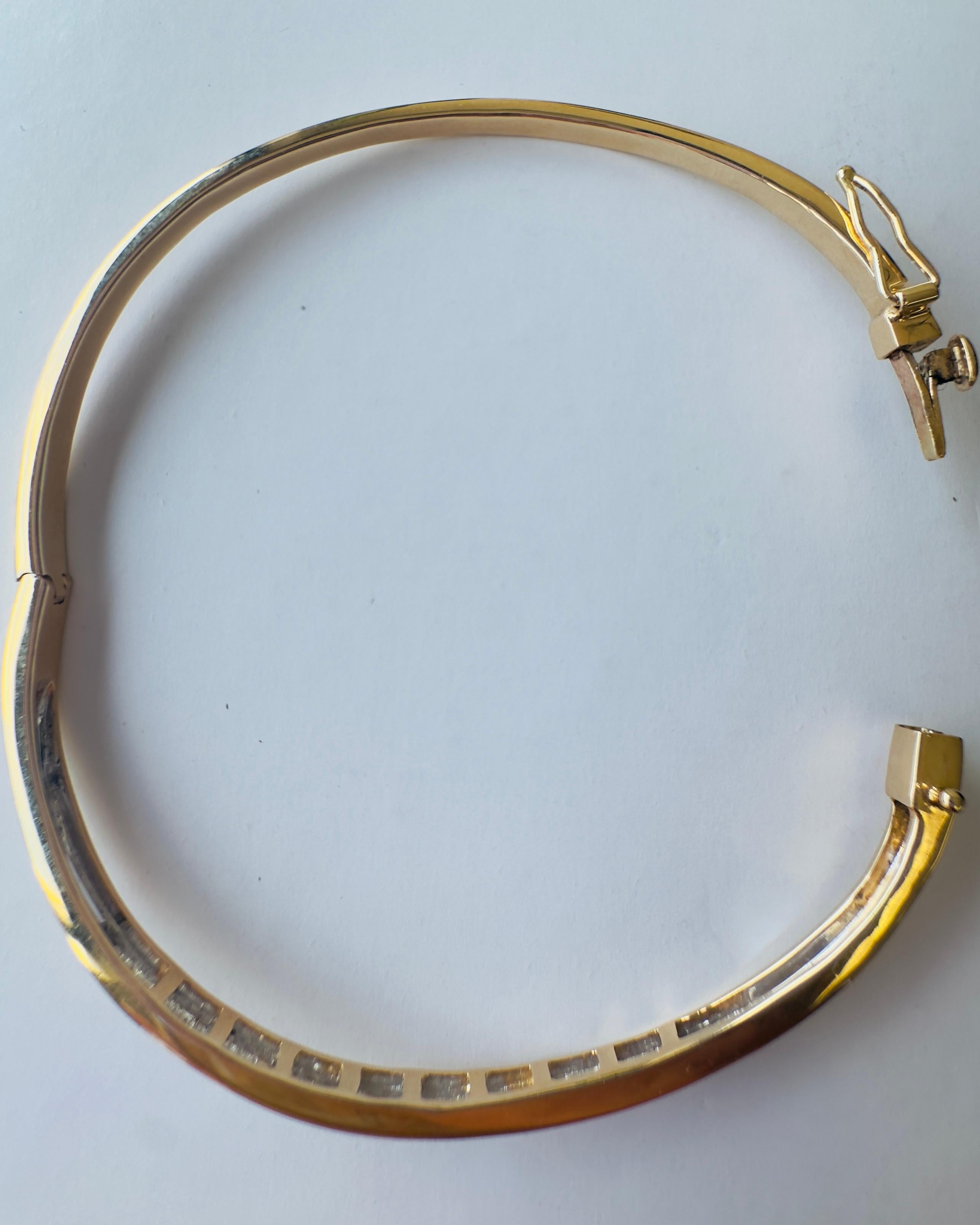 Vintage 1 CTW Baguette Cut Diamond Bangle in 14K Yellow Gold For Sale 6