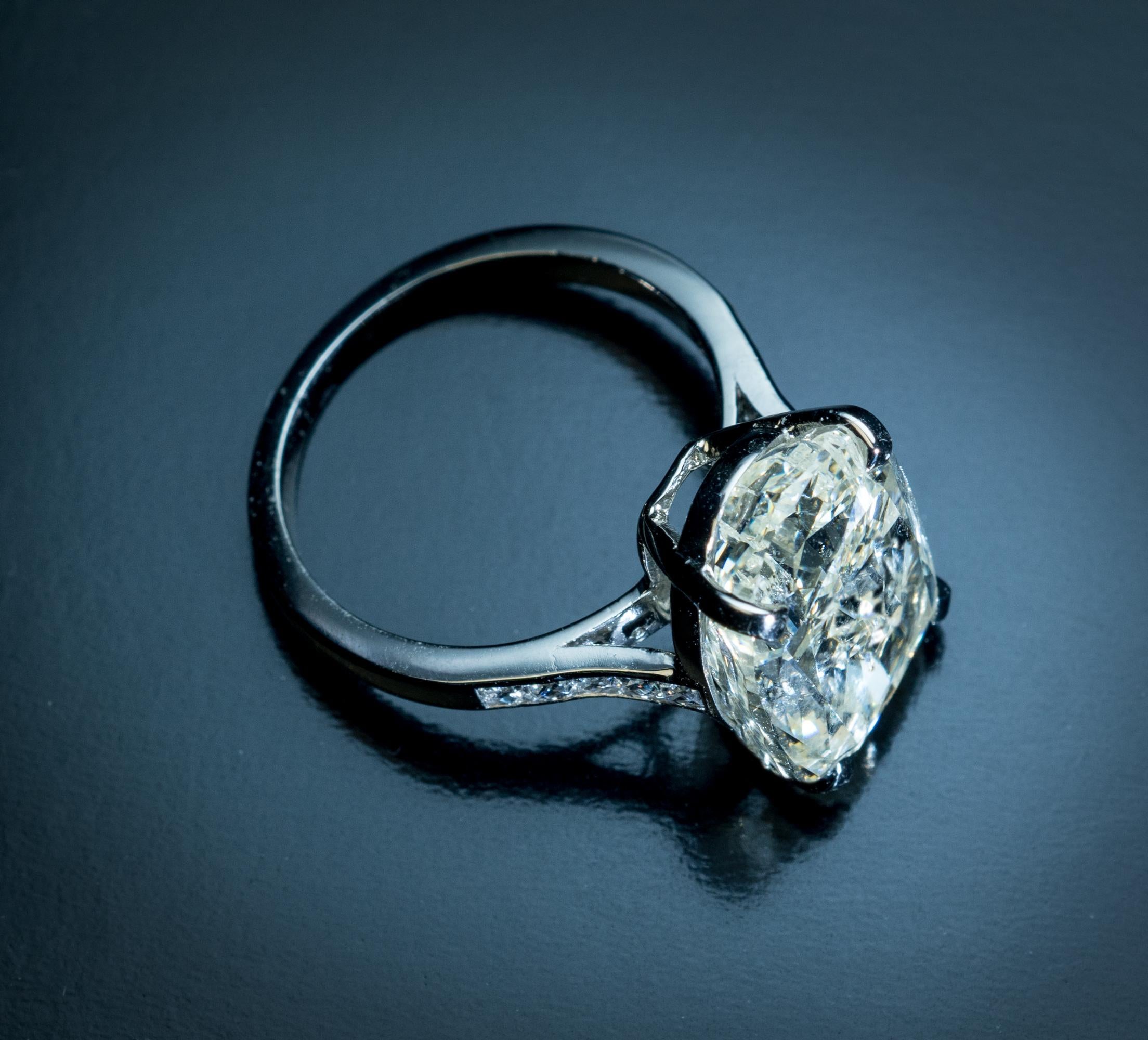 Cushion Cut Vintage 10 Ct Diamond Platinum Engagement Ring For Sale