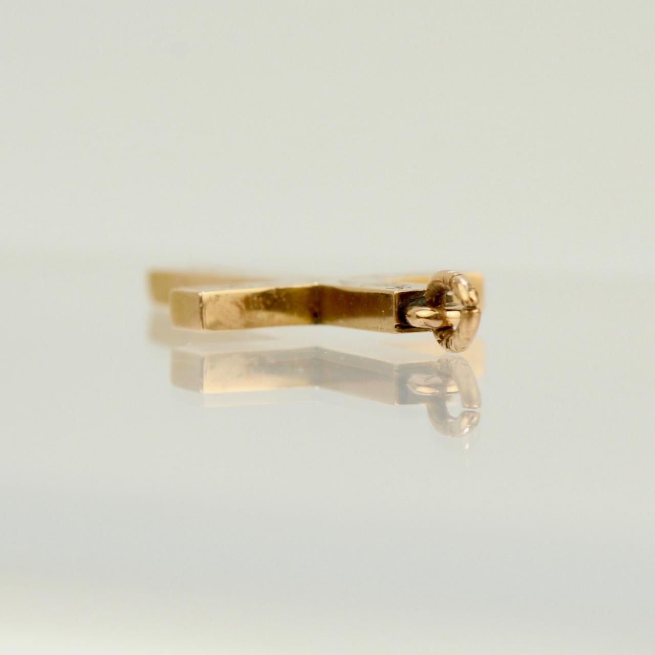 Anhänger oder Charme, Kreuz oder Kruzifix, 10 Karat Gold 4