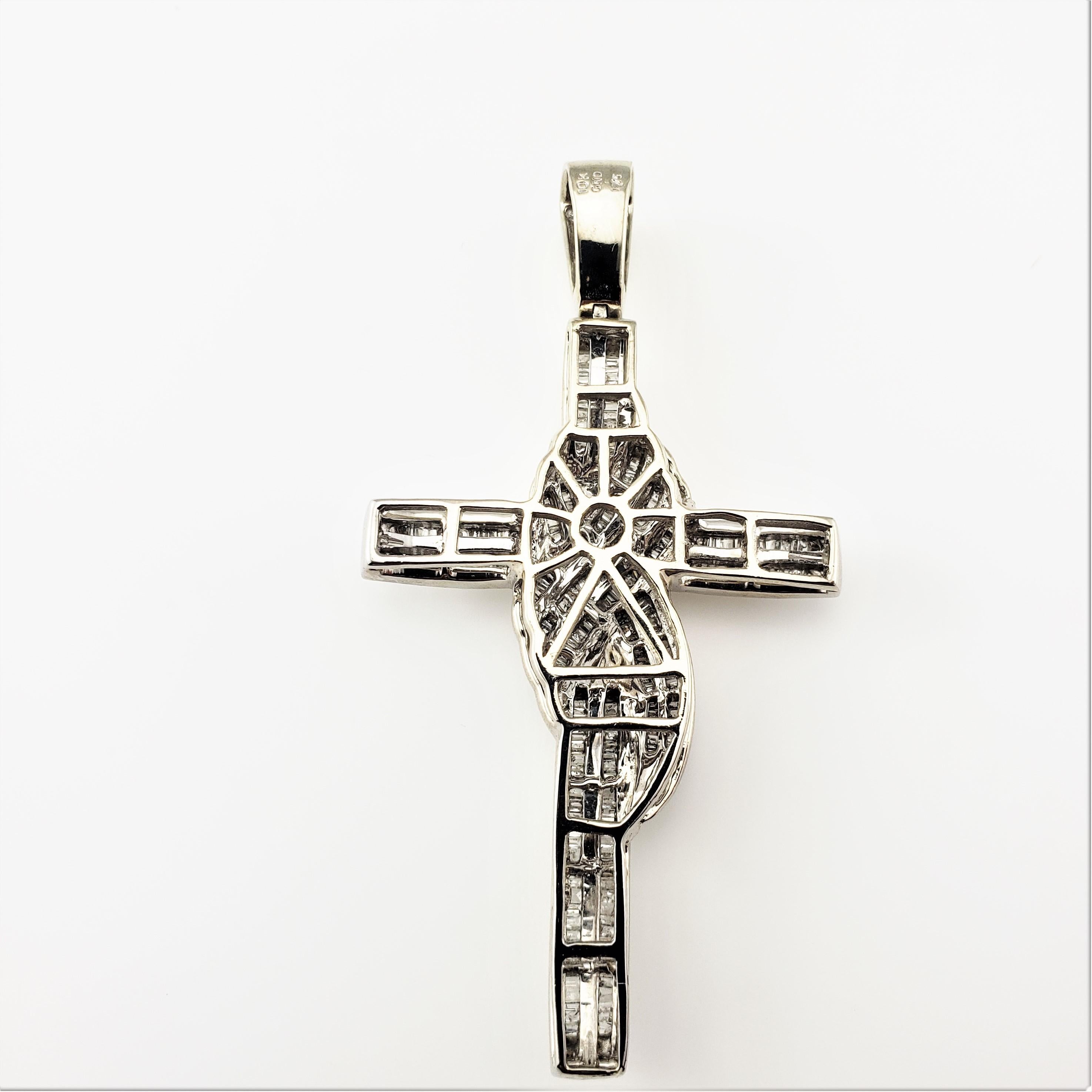 Vintage 10 Karat White Gold and Baguette Diamond Cross Pendant In Good Condition In Washington Depot, CT