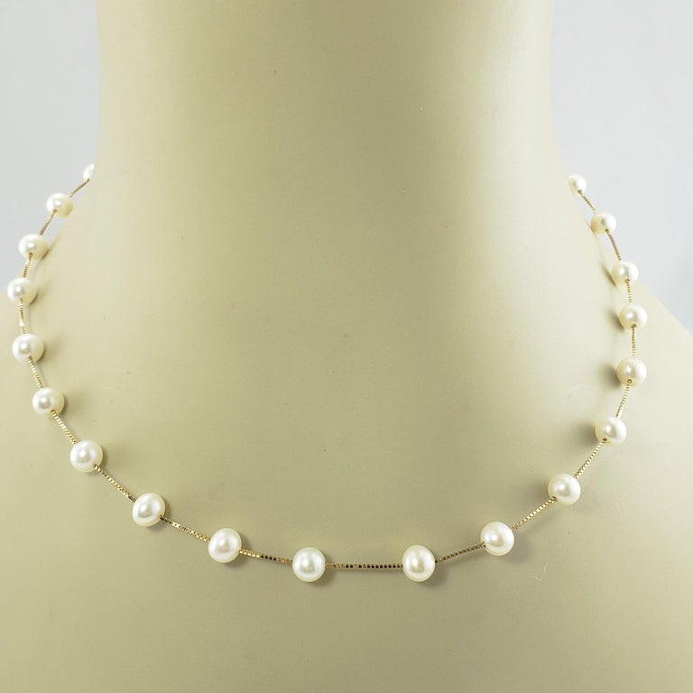 10 Karat Yellow Gold and Pearl Necklace For Sale at 1stDibs